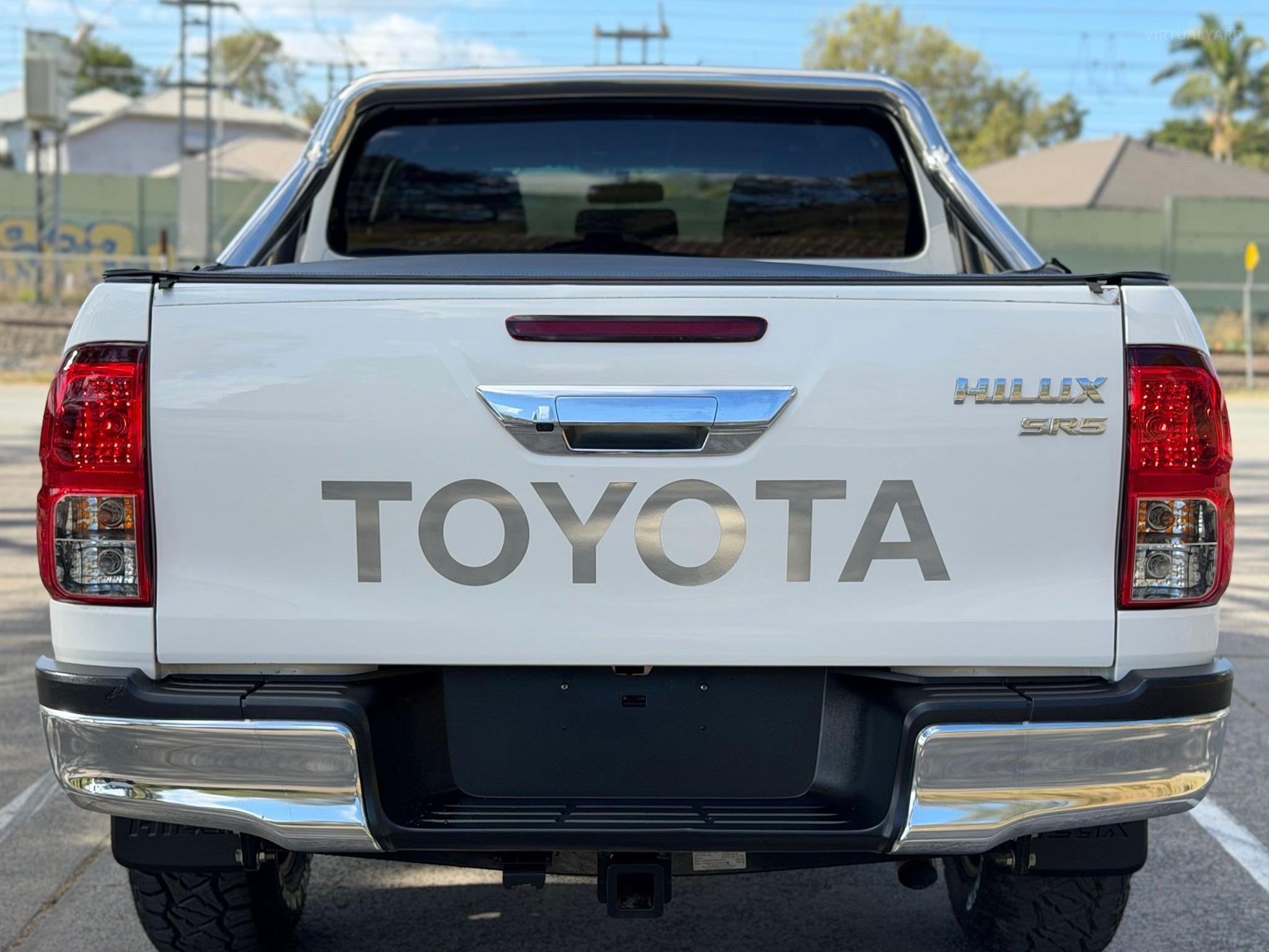 TOYOTA HILUX