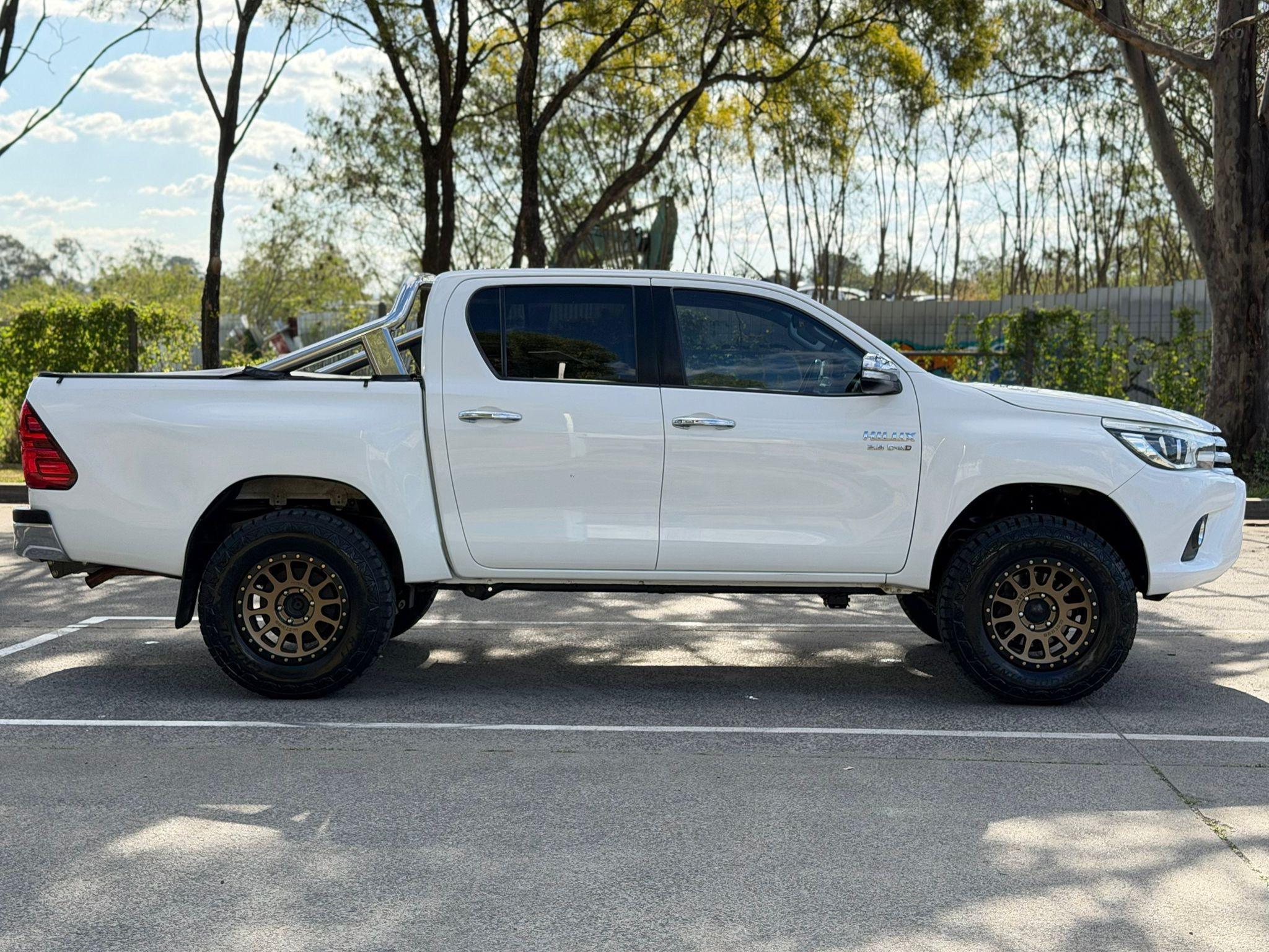 TOYOTA HILUX