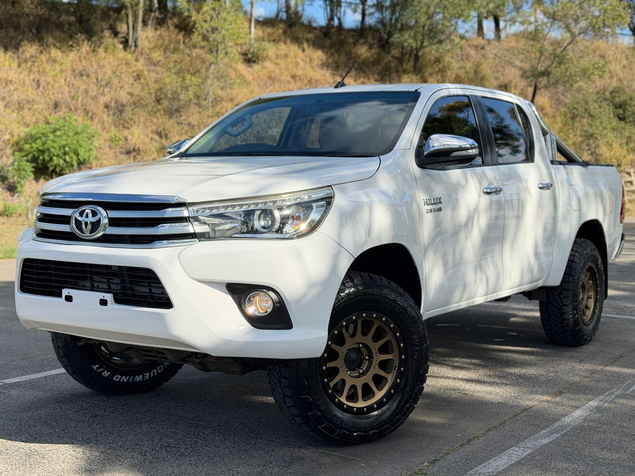 TOYOTA HILUX