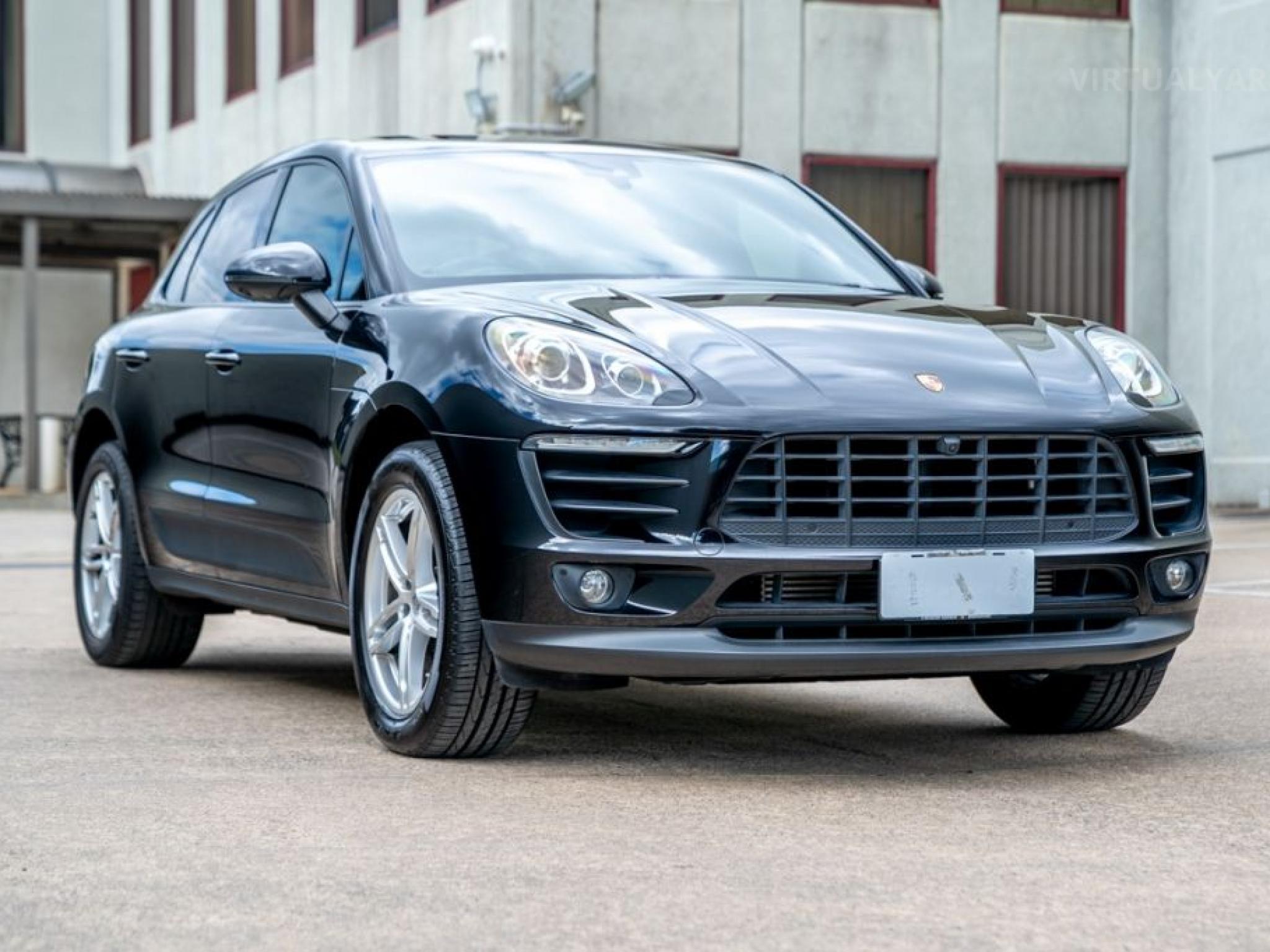 PORSCHE MACAN
