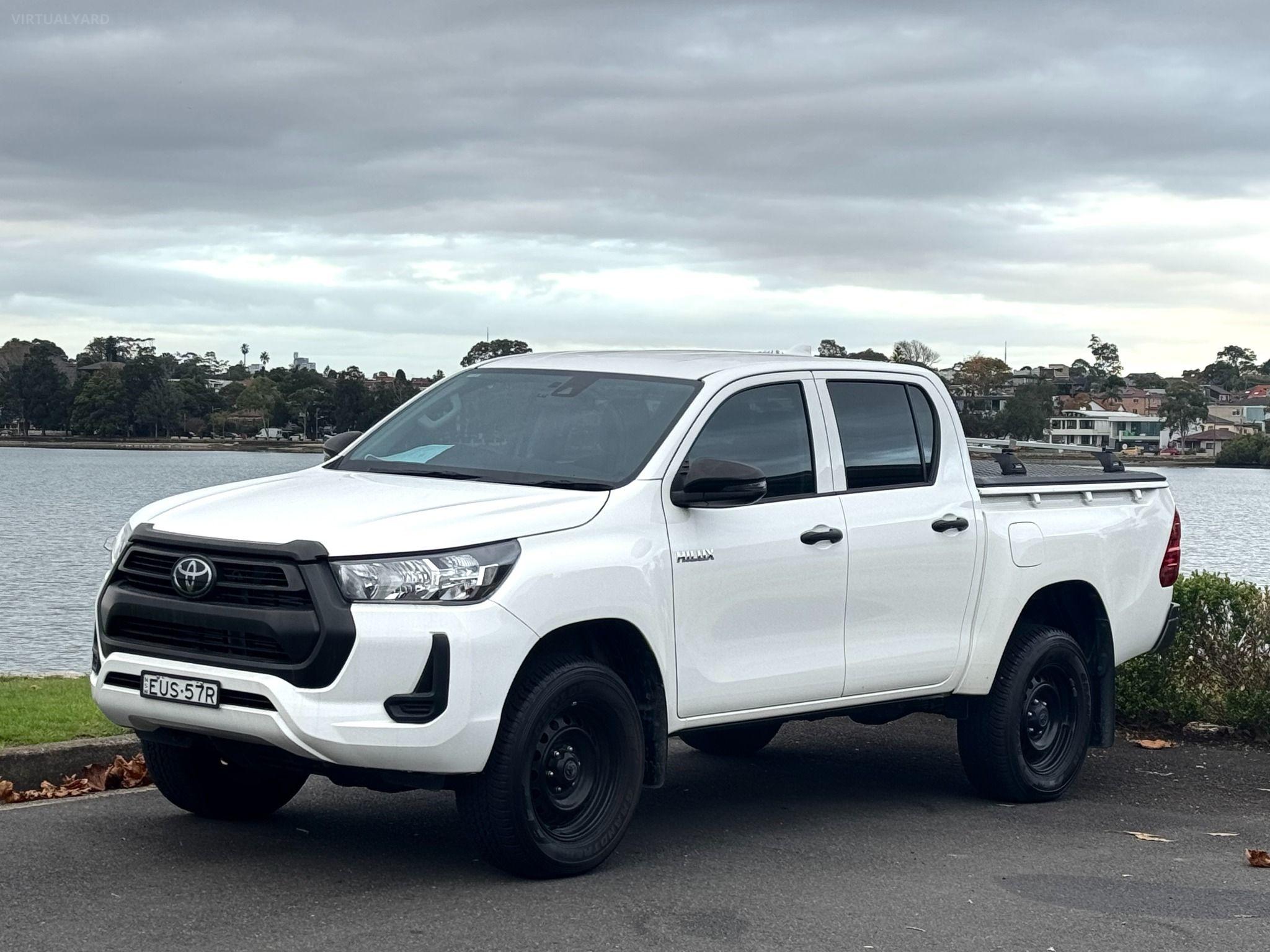 TOYOTA HILUX