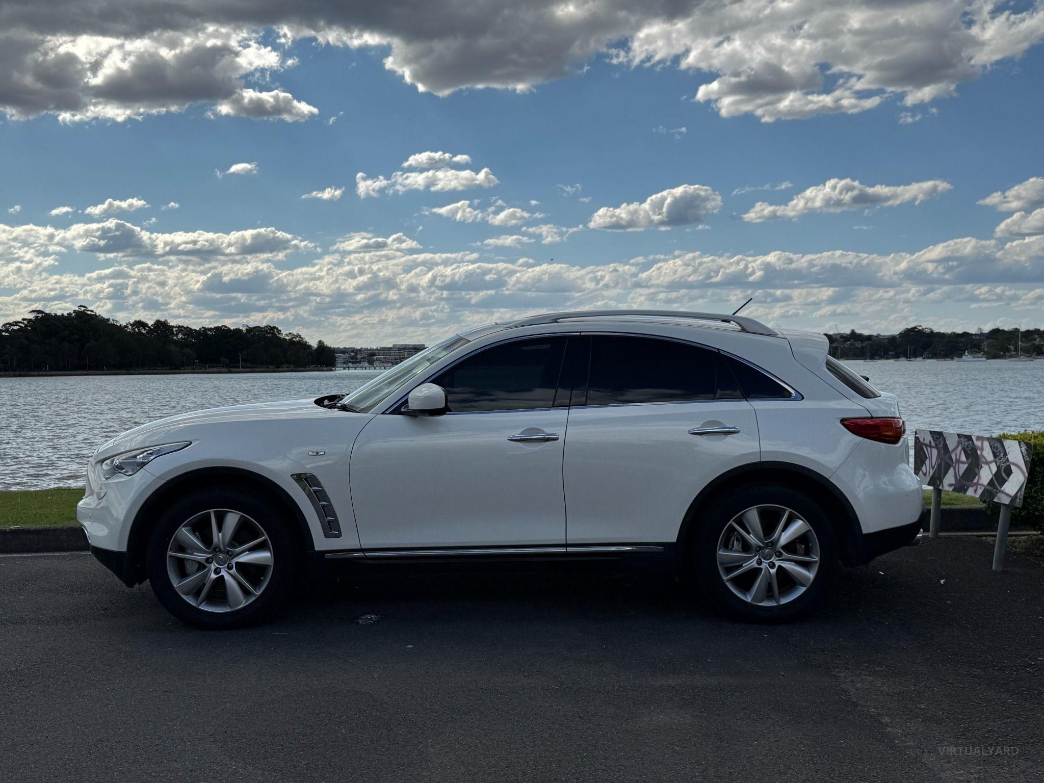 INFINITI QX70