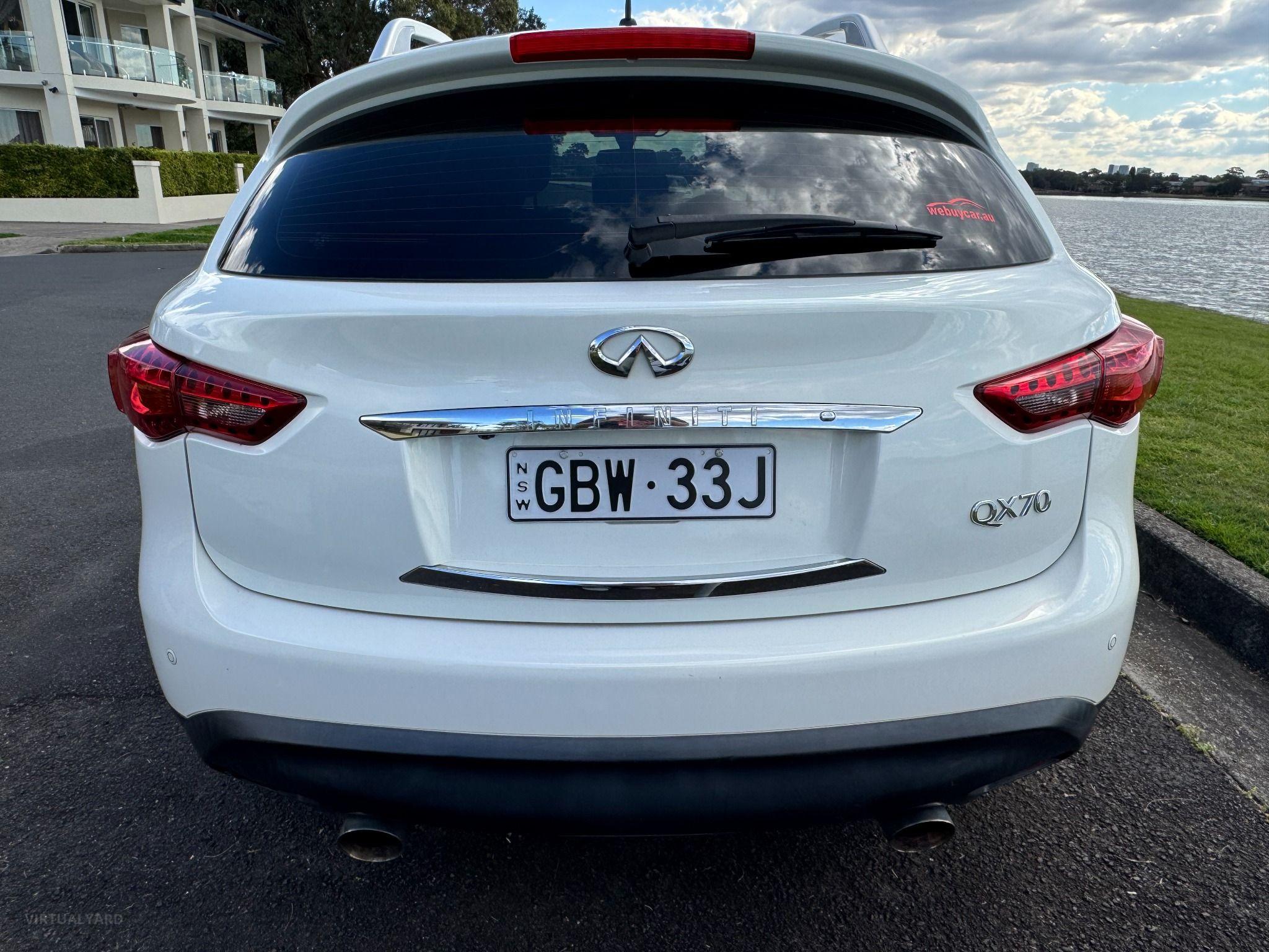 INFINITI QX70