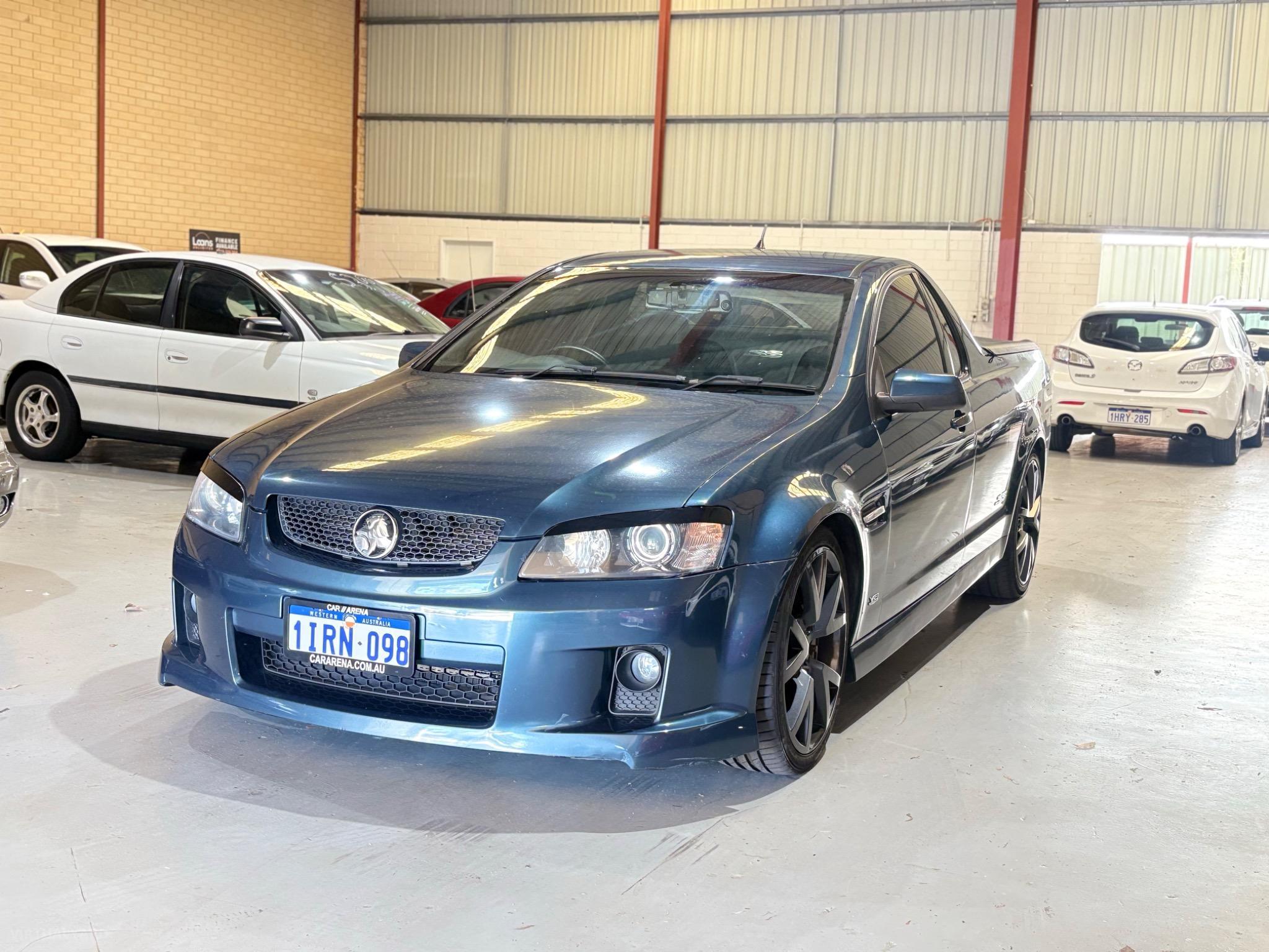 HOLDEN COMMODORE