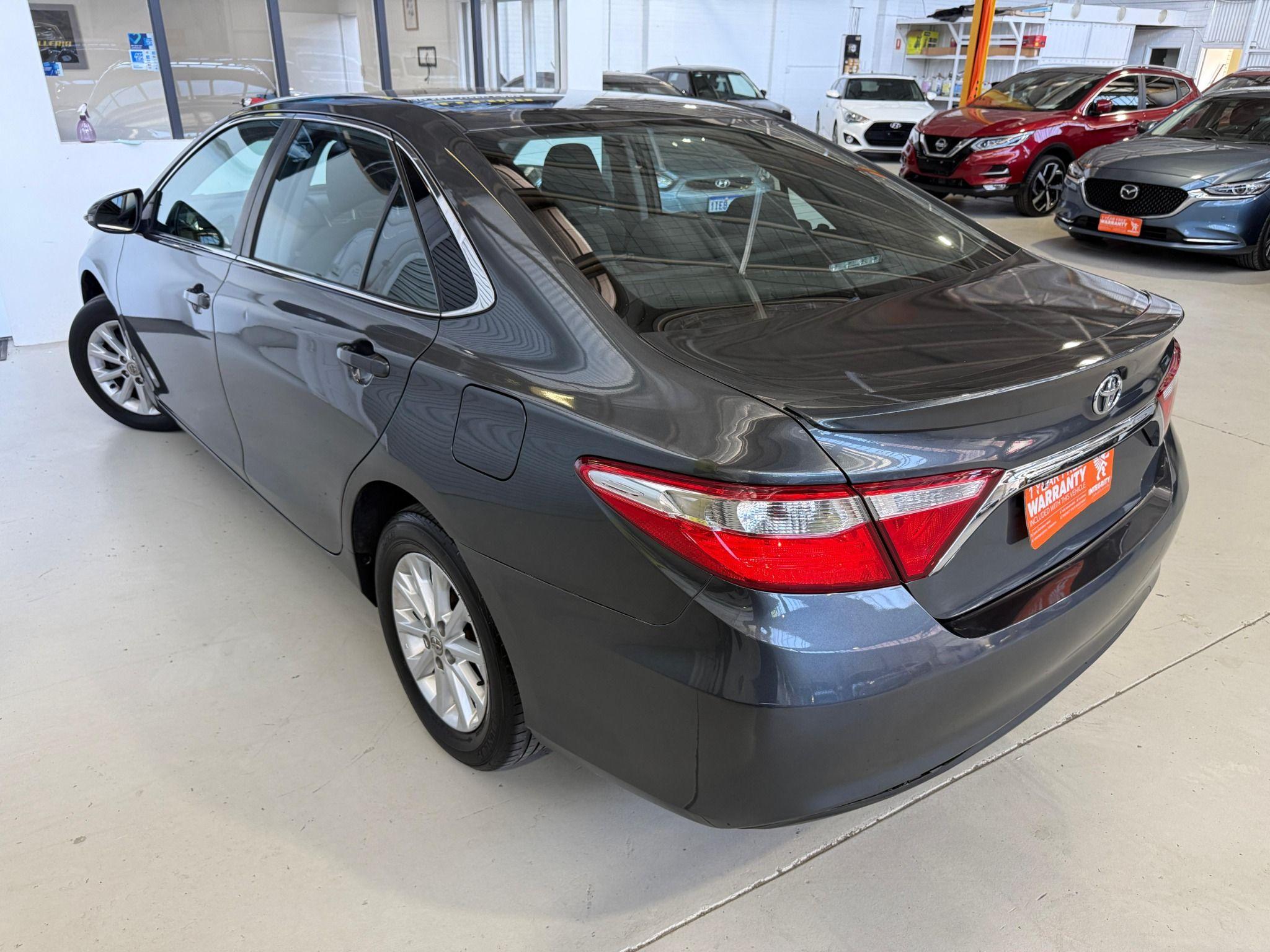 TOYOTA CAMRY