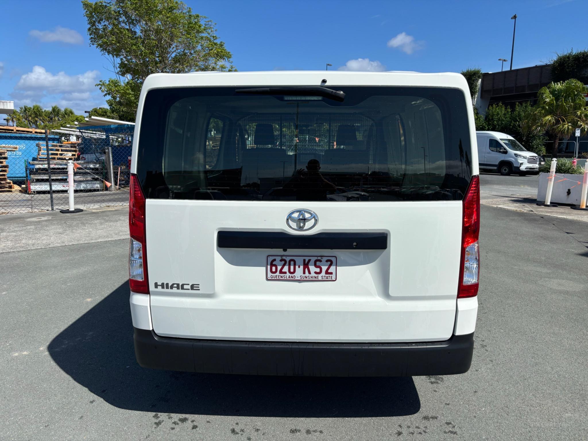 TOYOTA HIACE