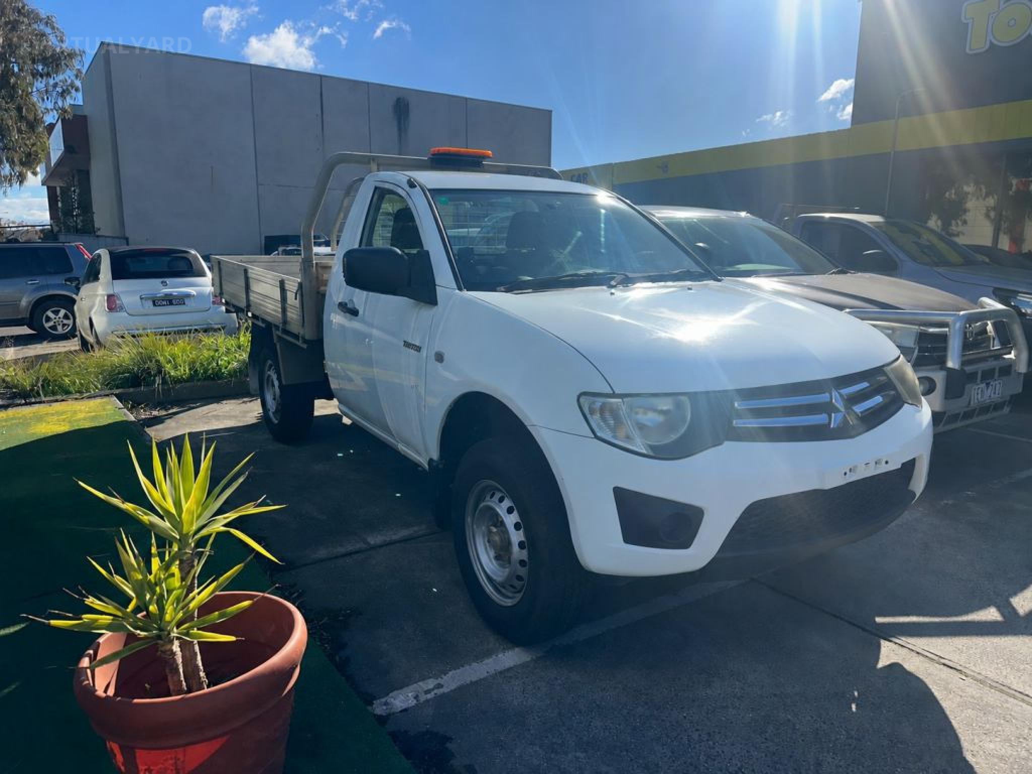 MITSUBISHI TRITON