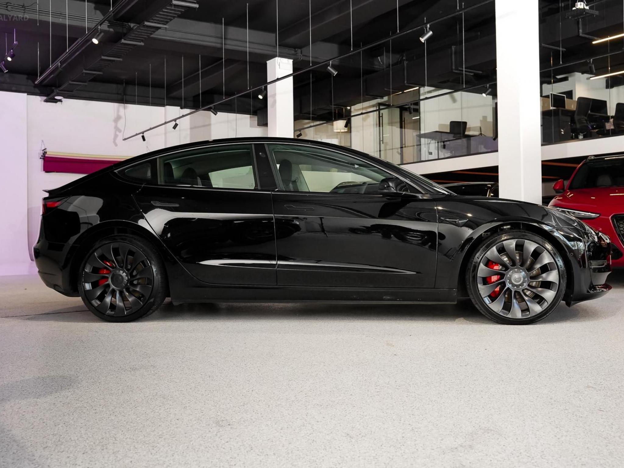 TESLA MODEL 3