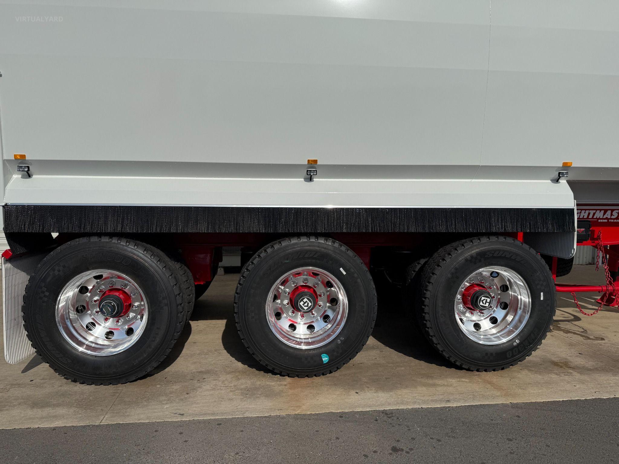 FREIGHTMASTER 32 X 6 TRI-AXLE STEEL TIPPER