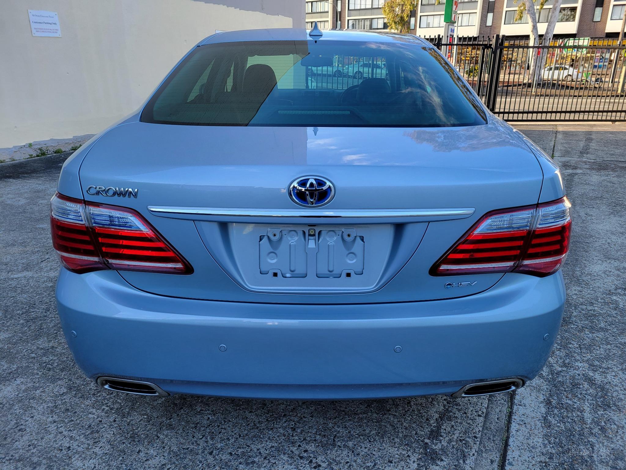 TOYOTA CROWN