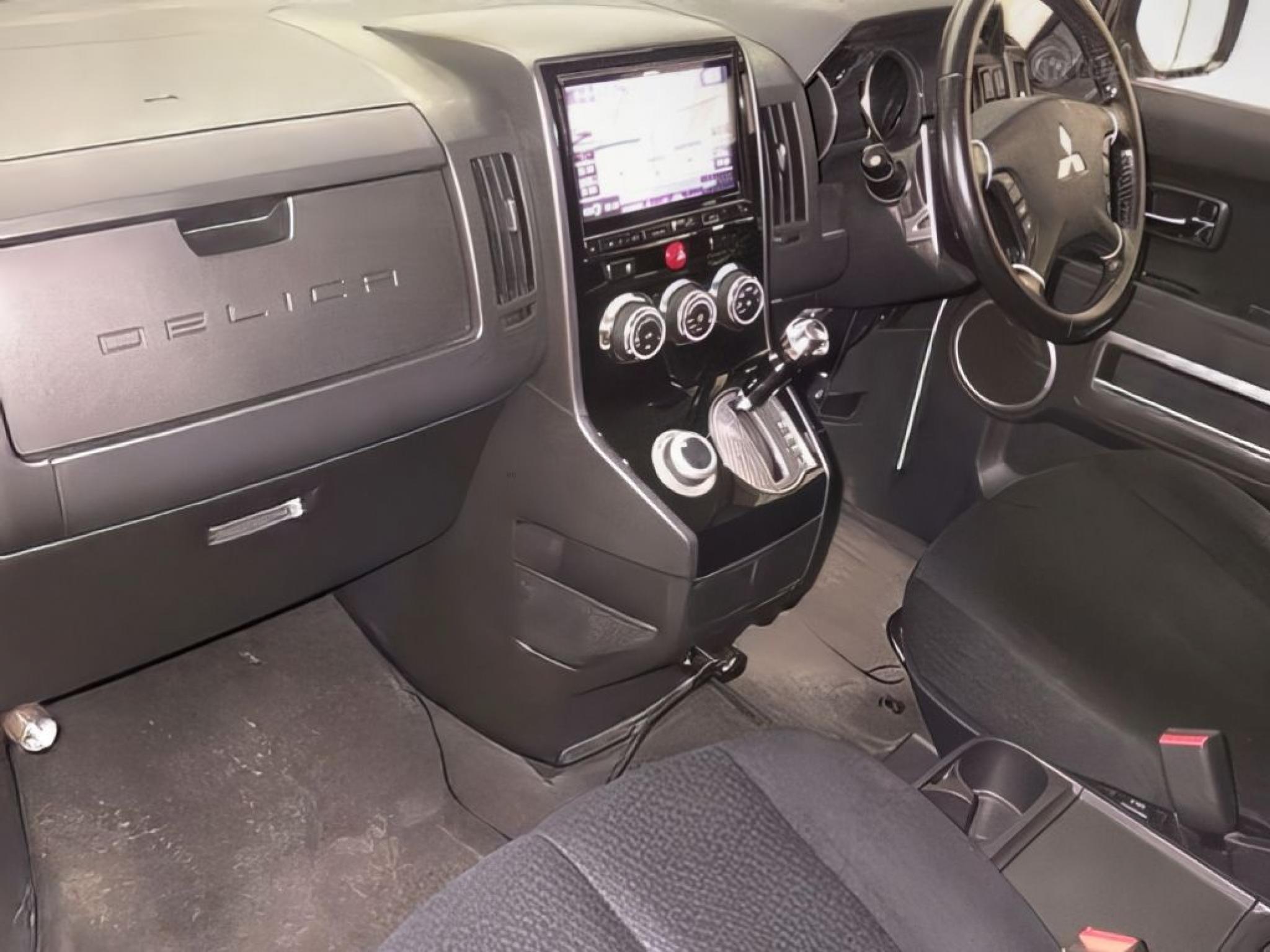 MITSUBISHI DELICA D5