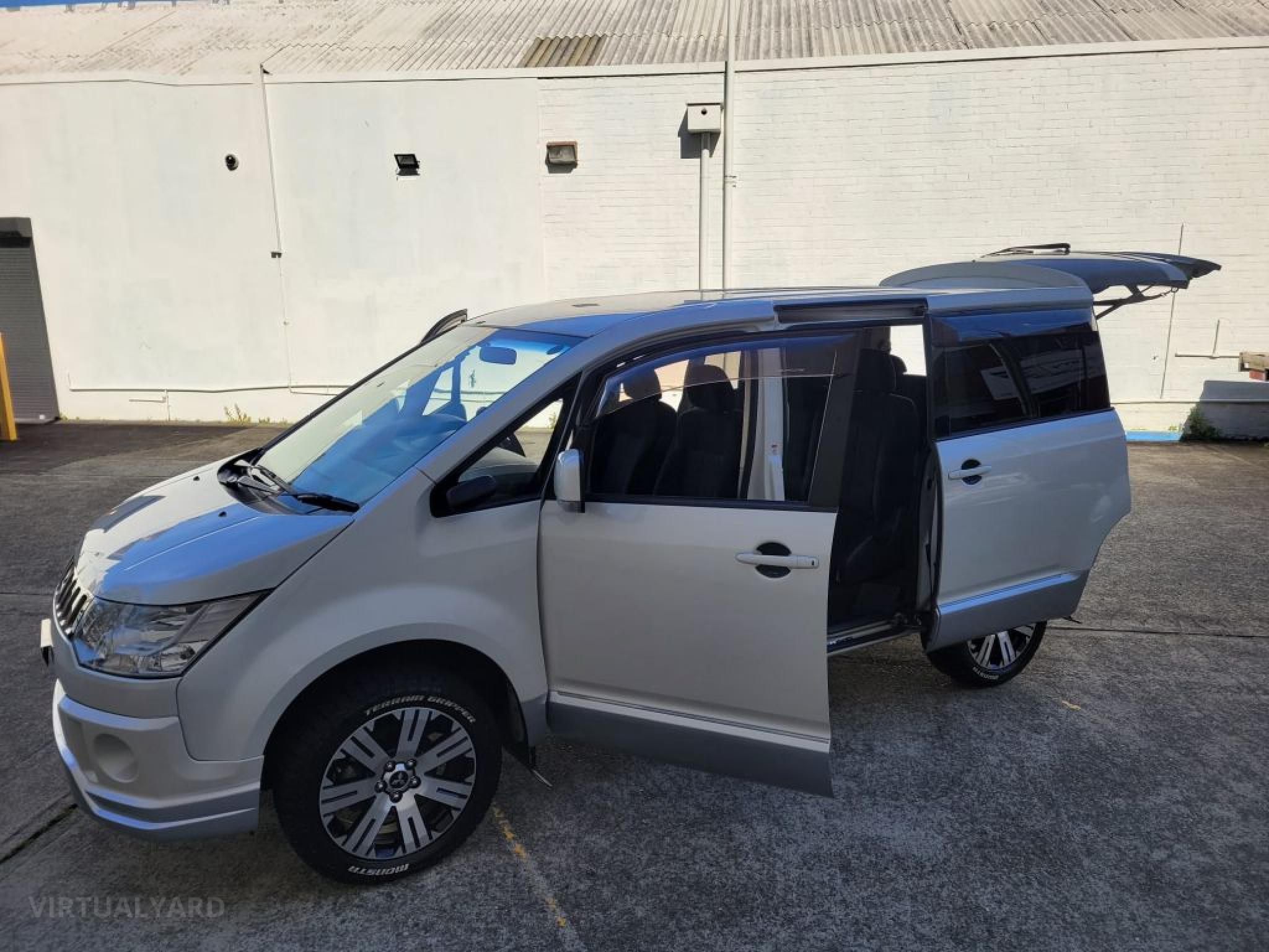 MITSUBISHI DELICA D5