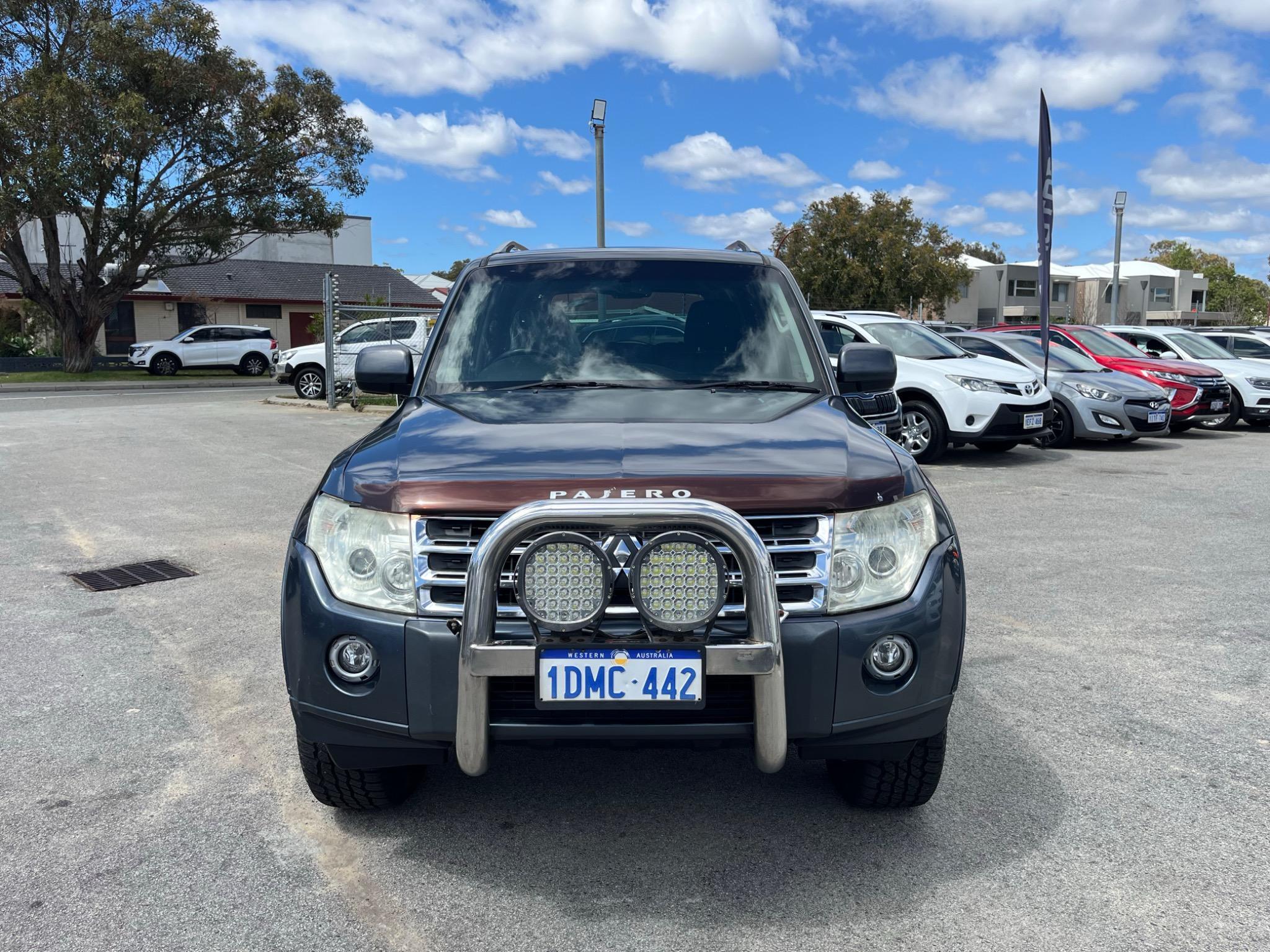 MITSUBISHI PAJERO