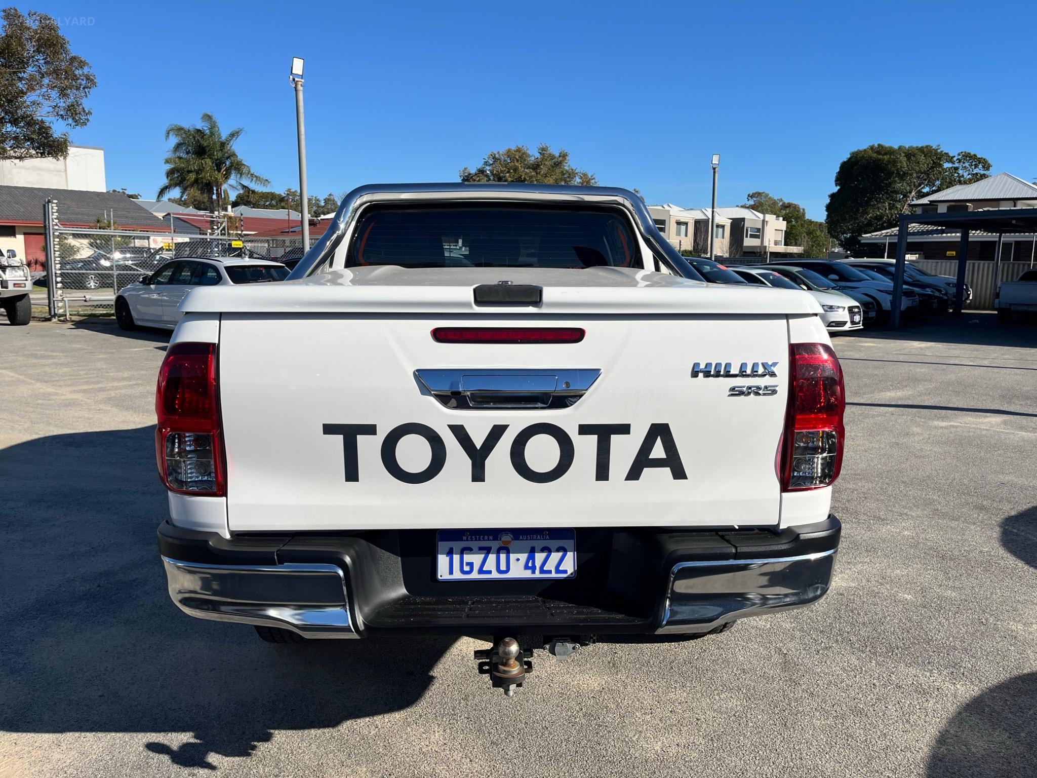 TOYOTA HILUX