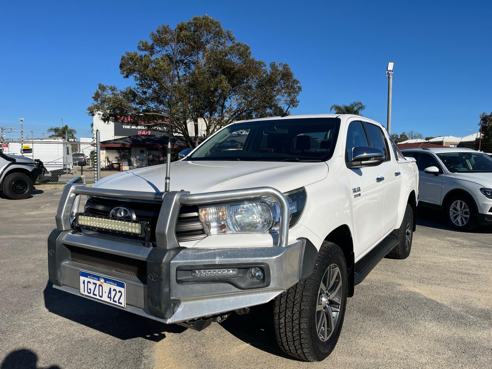 TOYOTA HILUX