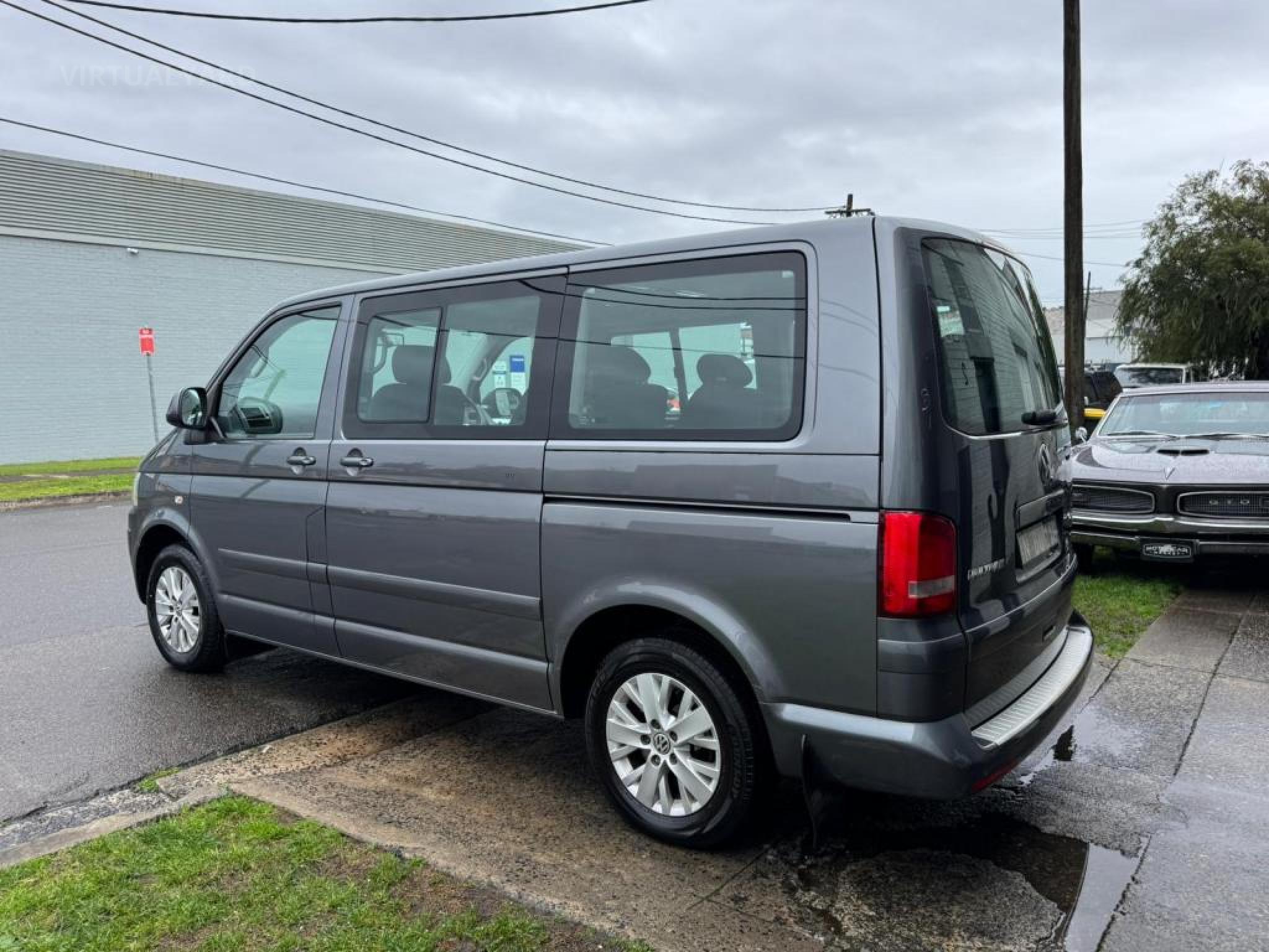 VOLKSWAGEN MULTIVAN