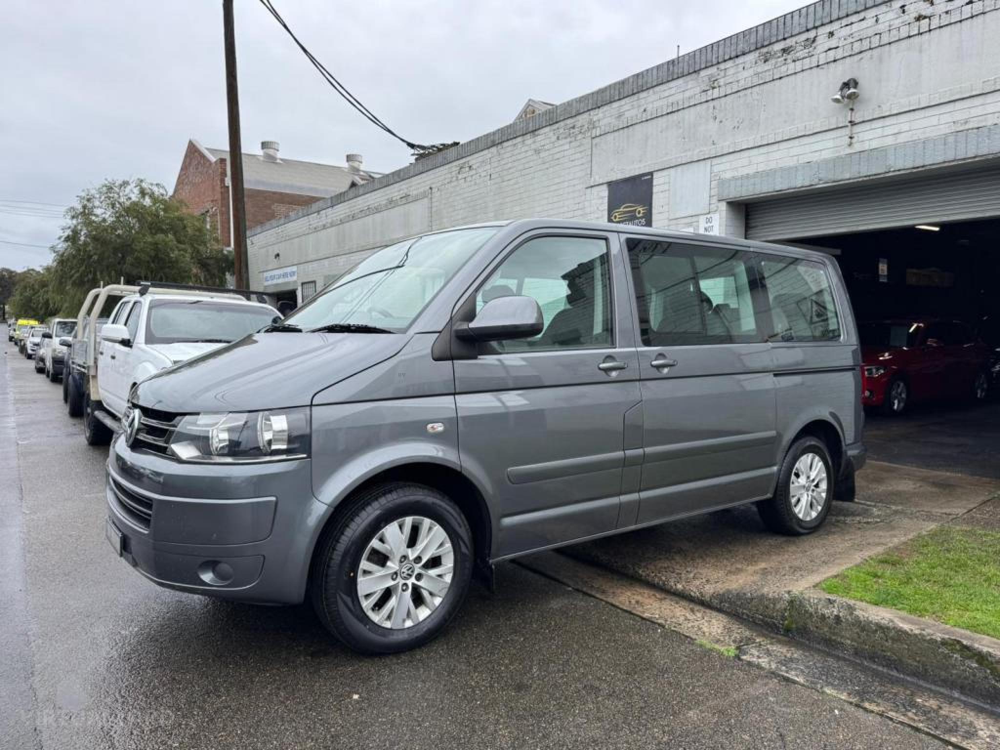 VOLKSWAGEN MULTIVAN