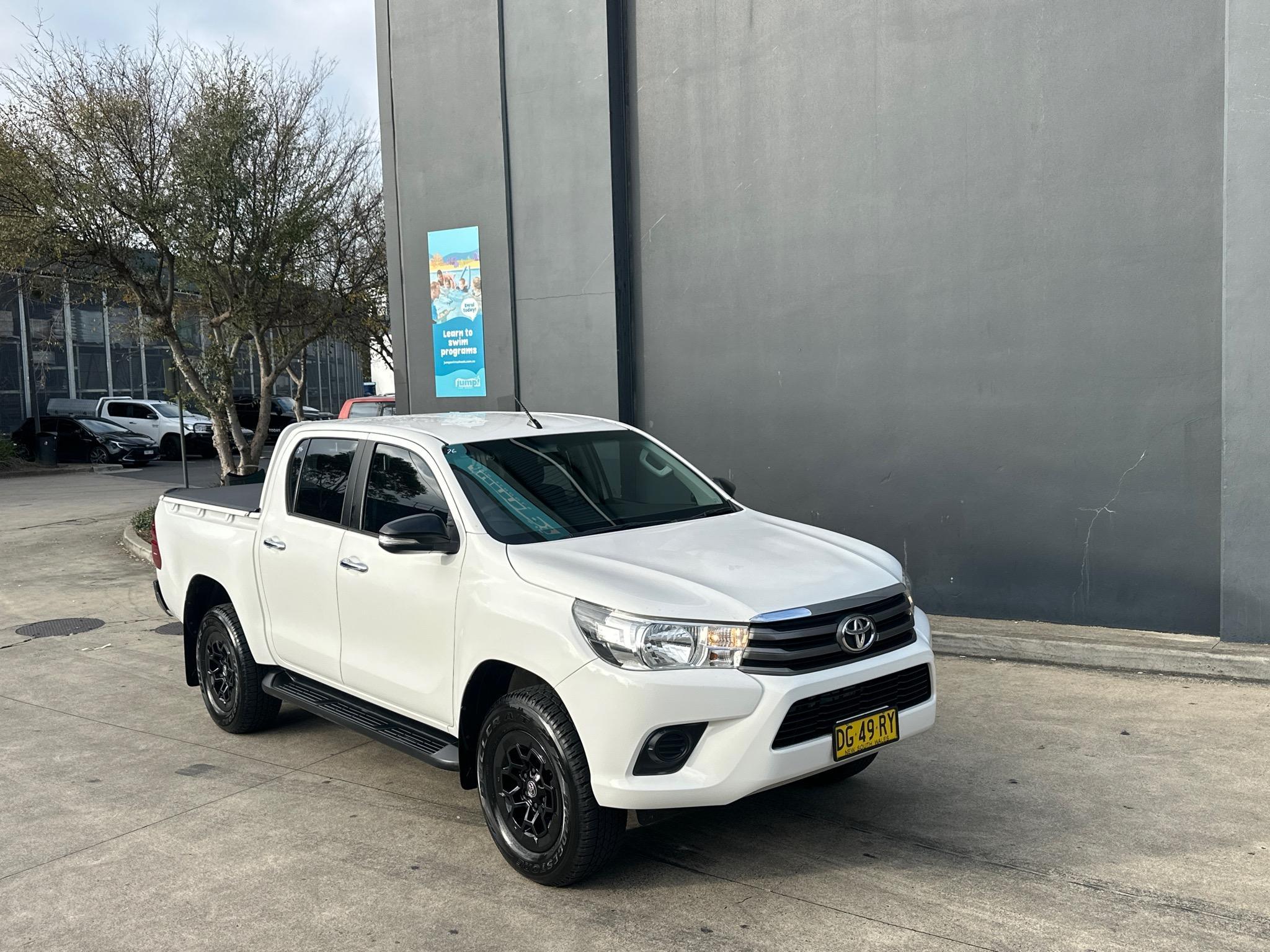 TOYOTA HILUX GUN136R SR HI-RIDER UTILITY DOUBLE CAB 4DR SPTS AUTO 6SP, 4X2 1000KG 2.8DT image 20