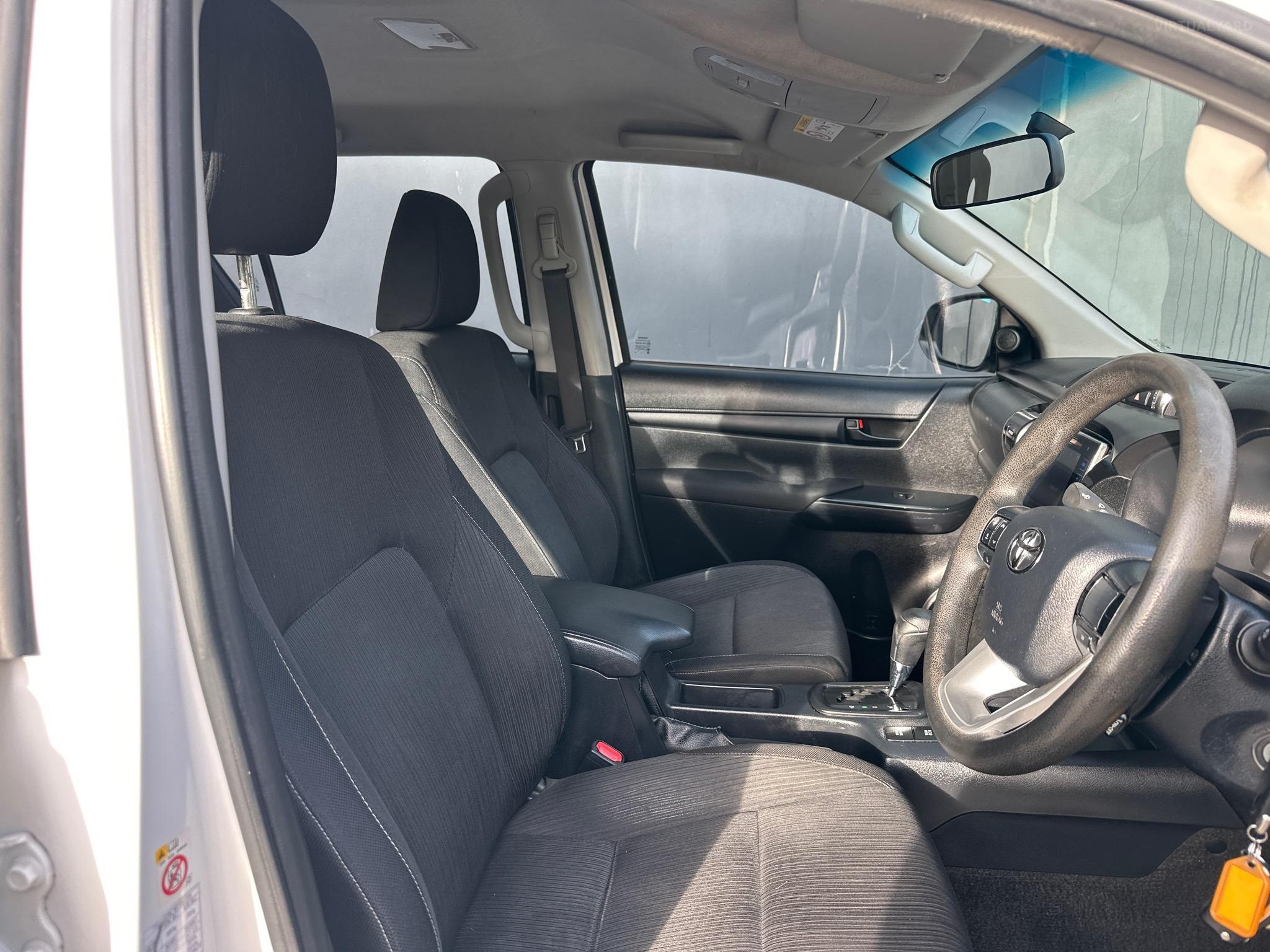 TOYOTA HILUX GUN136R SR HI-RIDER UTILITY DOUBLE CAB 4DR SPTS AUTO 6SP, 4X2 1000KG 2.8DT image 10