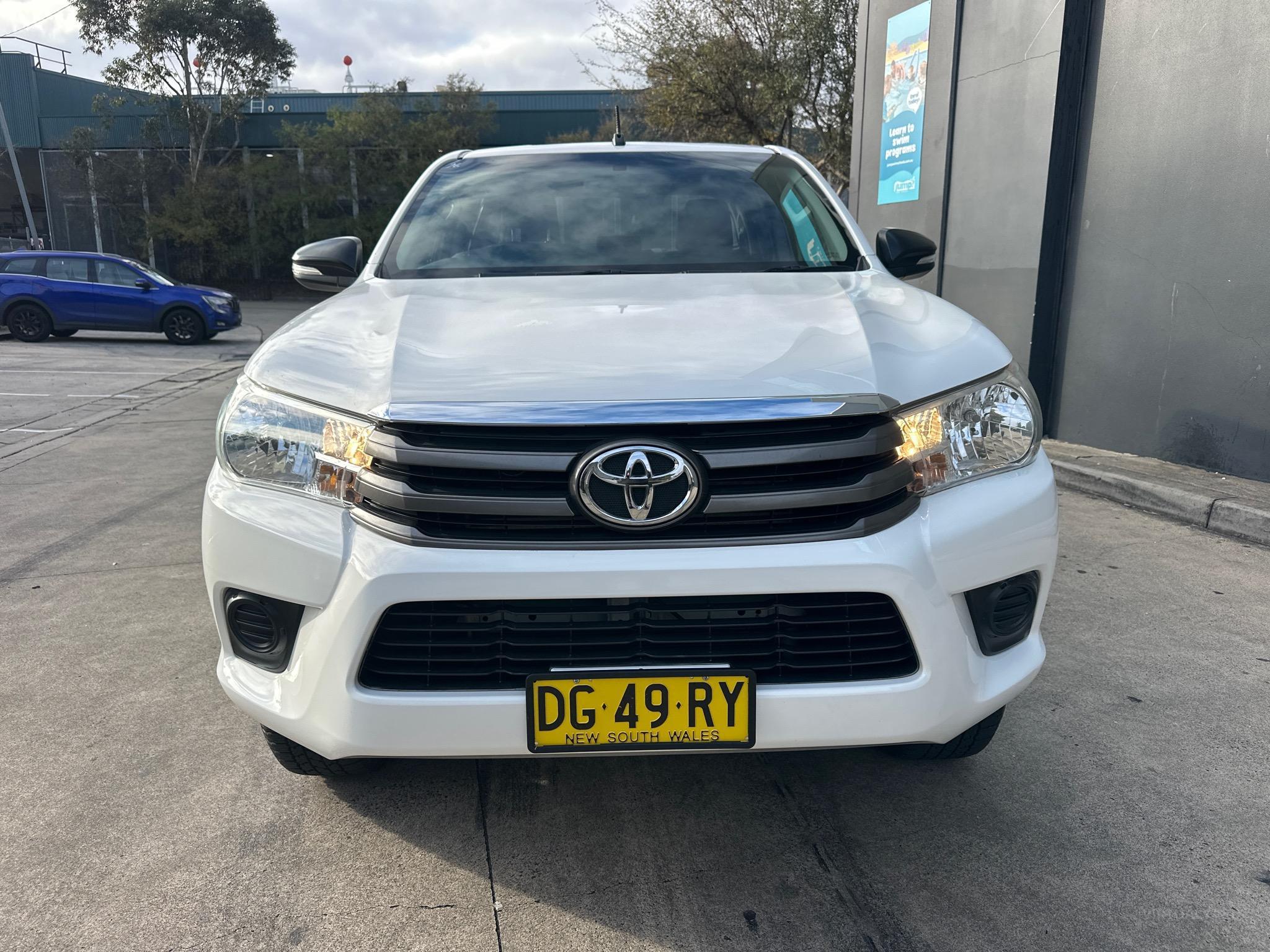 TOYOTA HILUX GUN136R SR HI-RIDER UTILITY DOUBLE CAB 4DR SPTS AUTO 6SP, 4X2 1000KG 2.8DT image 6