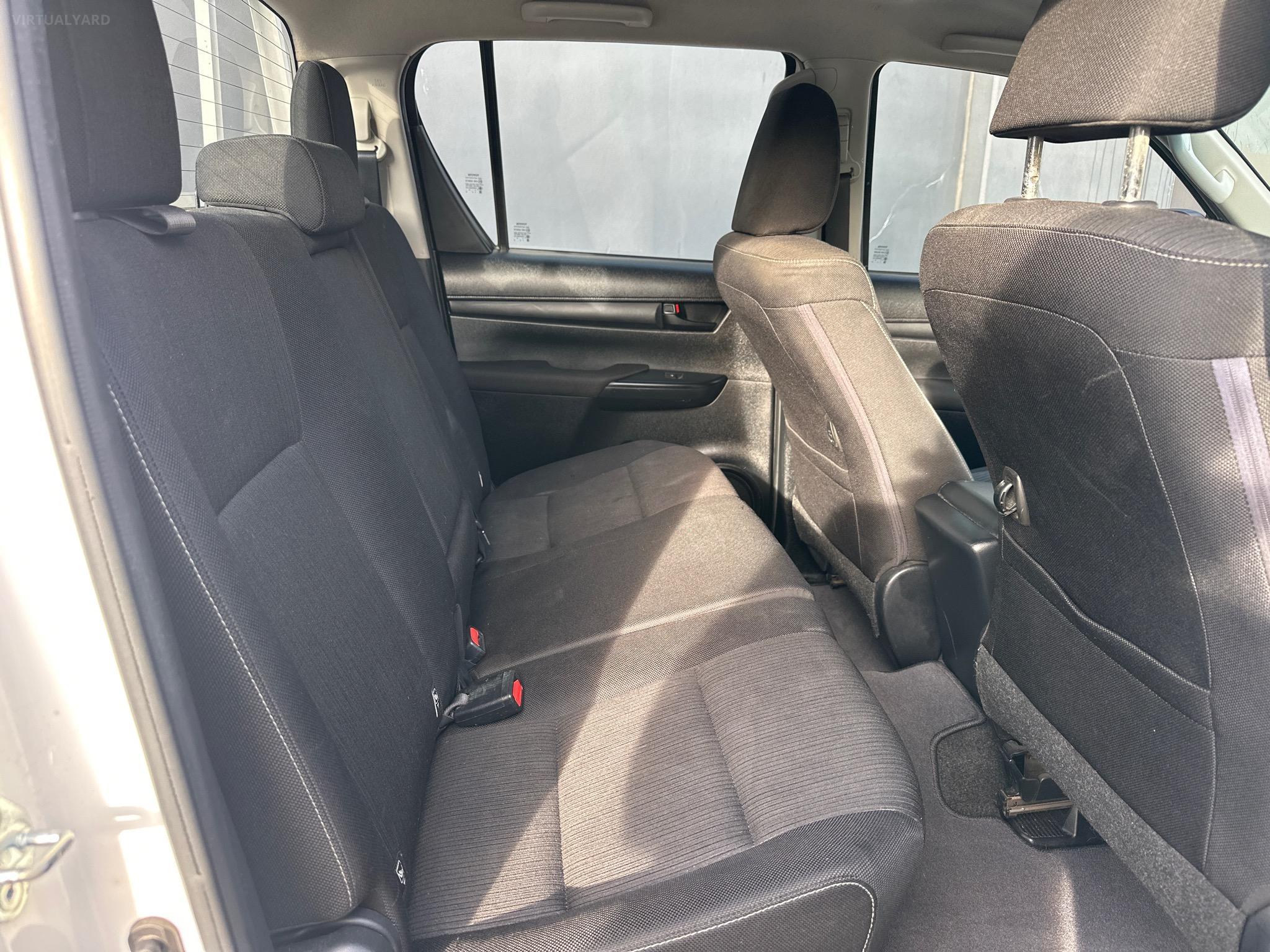 TOYOTA HILUX GUN136R SR HI-RIDER UTILITY DOUBLE CAB 4DR SPTS AUTO 6SP, 4X2 1000KG 2.8DT image 8