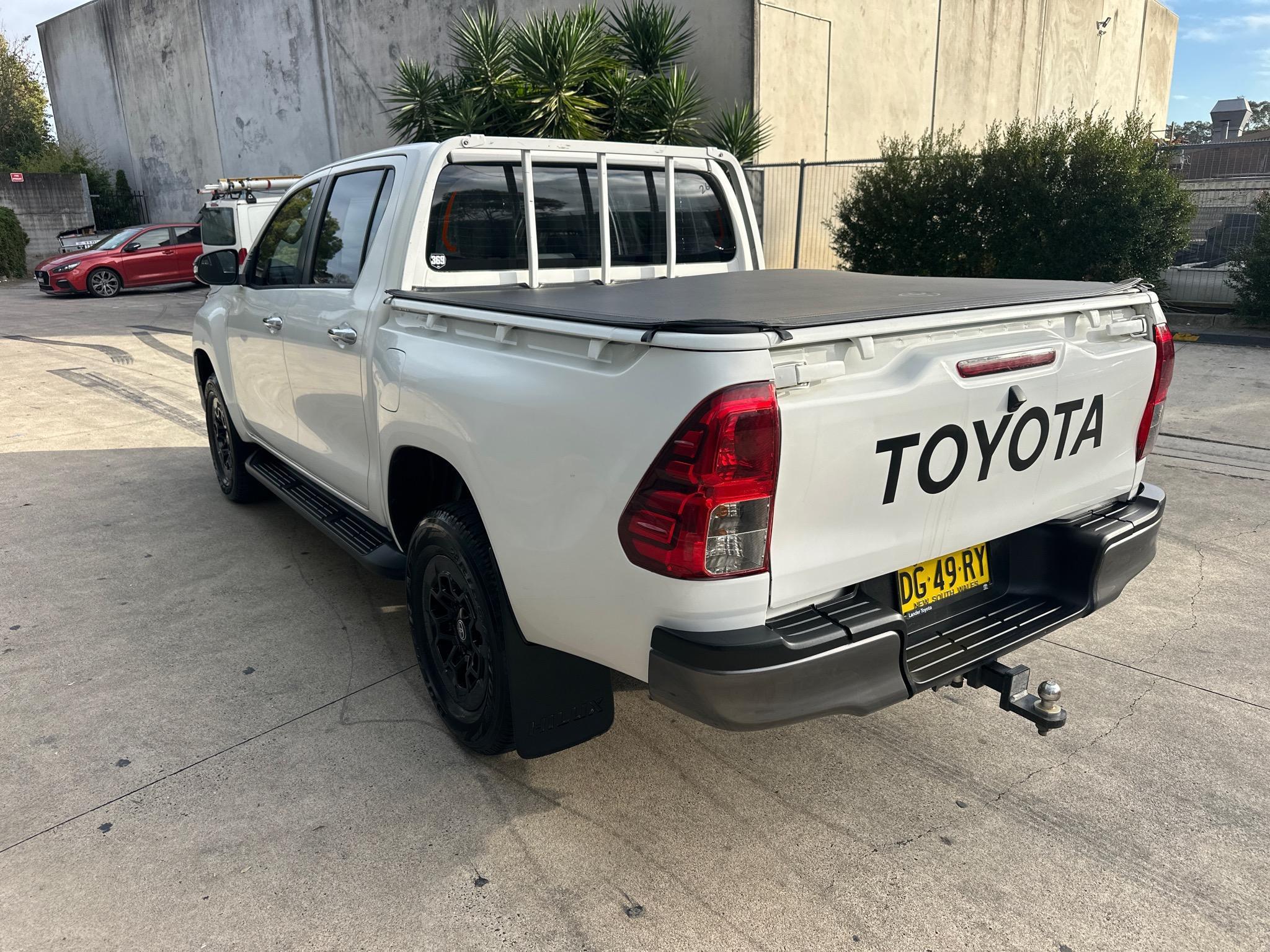 TOYOTA HILUX GUN136R SR HI-RIDER UTILITY DOUBLE CAB 4DR SPTS AUTO 6SP, 4X2 1000KG 2.8DT image 18