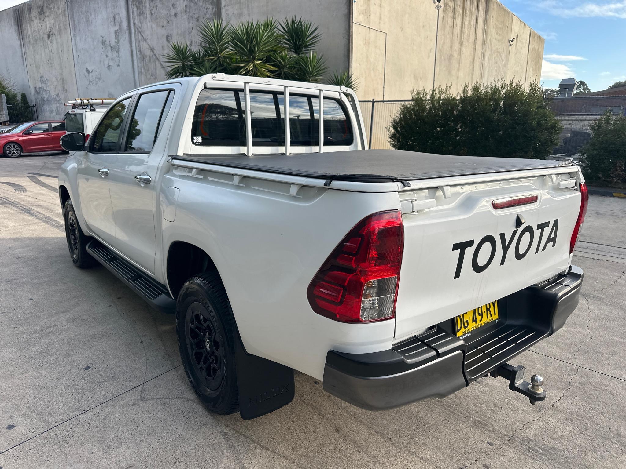 TOYOTA HILUX GUN136R SR HI-RIDER UTILITY DOUBLE CAB 4DR SPTS AUTO 6SP, 4X2 1000KG 2.8DT image 4