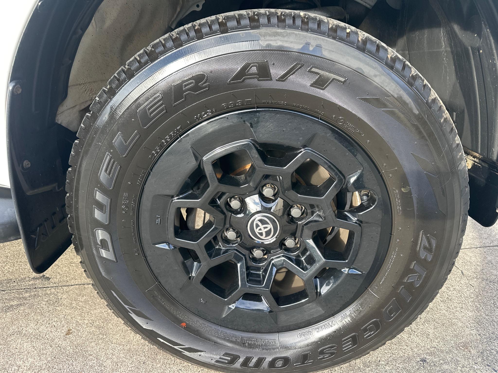 TOYOTA HILUX GUN136R SR HI-RIDER UTILITY DOUBLE CAB 4DR SPTS AUTO 6SP, 4X2 1000KG 2.8DT image 7