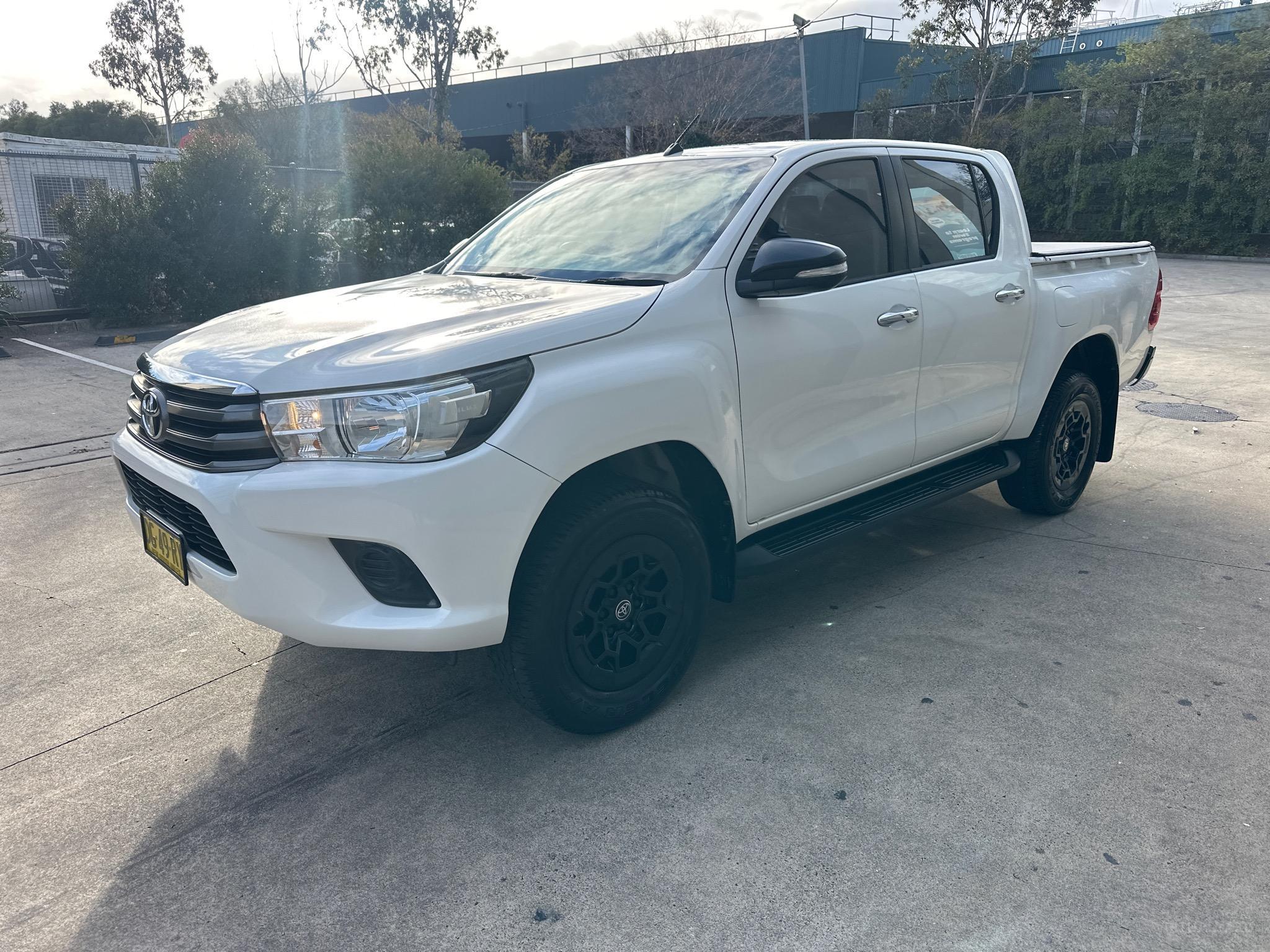 TOYOTA HILUX GUN136R SR HI-RIDER UTILITY DOUBLE CAB 4DR SPTS AUTO 6SP, 4X2 1000KG 2.8DT image 5