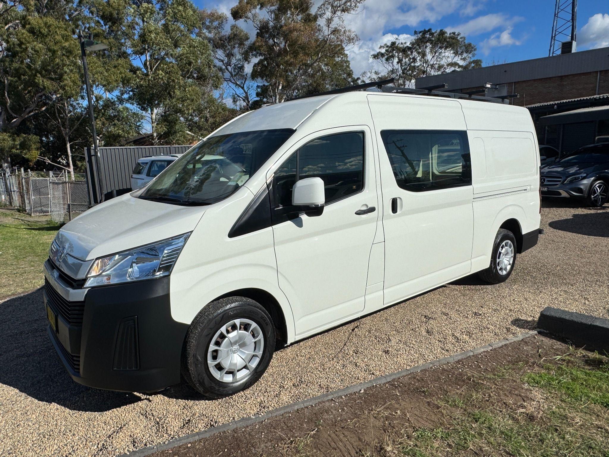 TOYOTA HIACE
