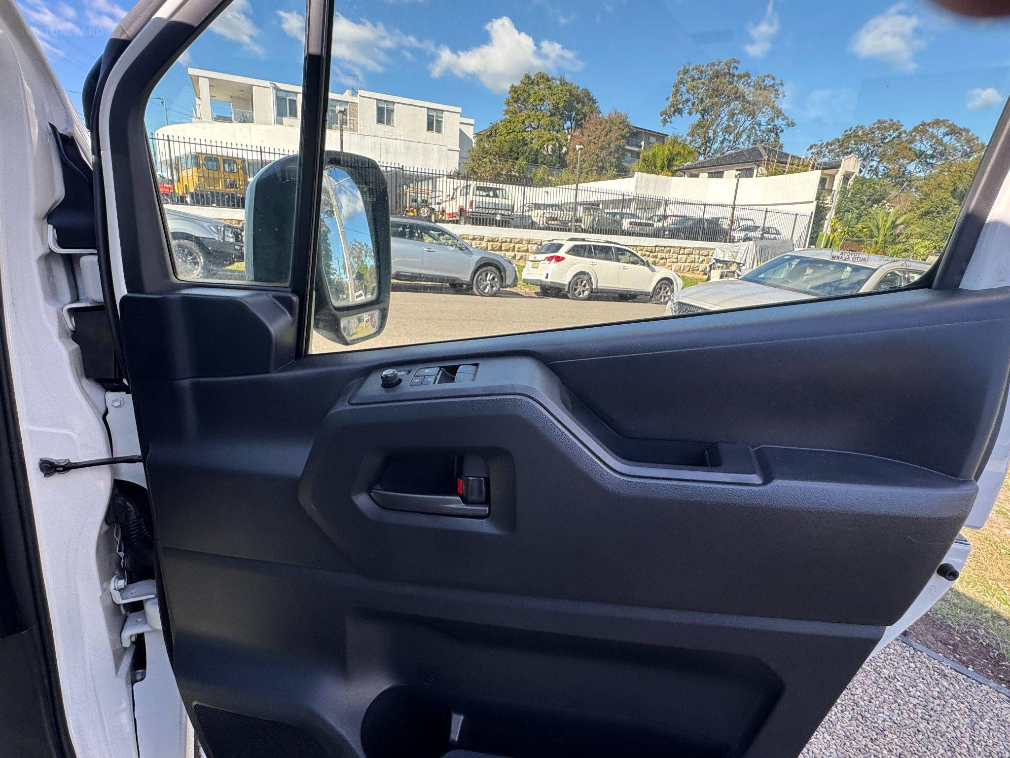 TOYOTA HIACE