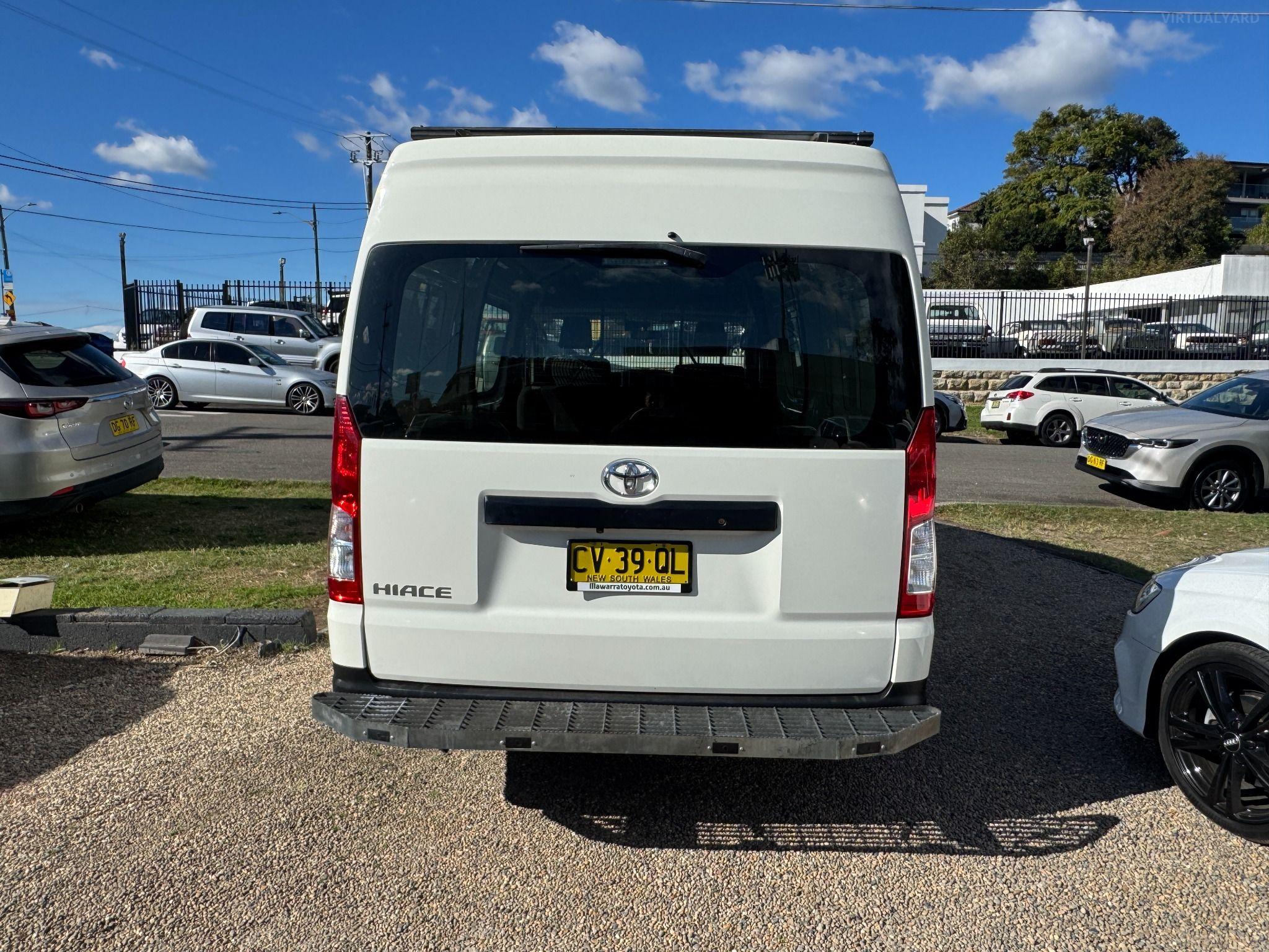 TOYOTA HIACE