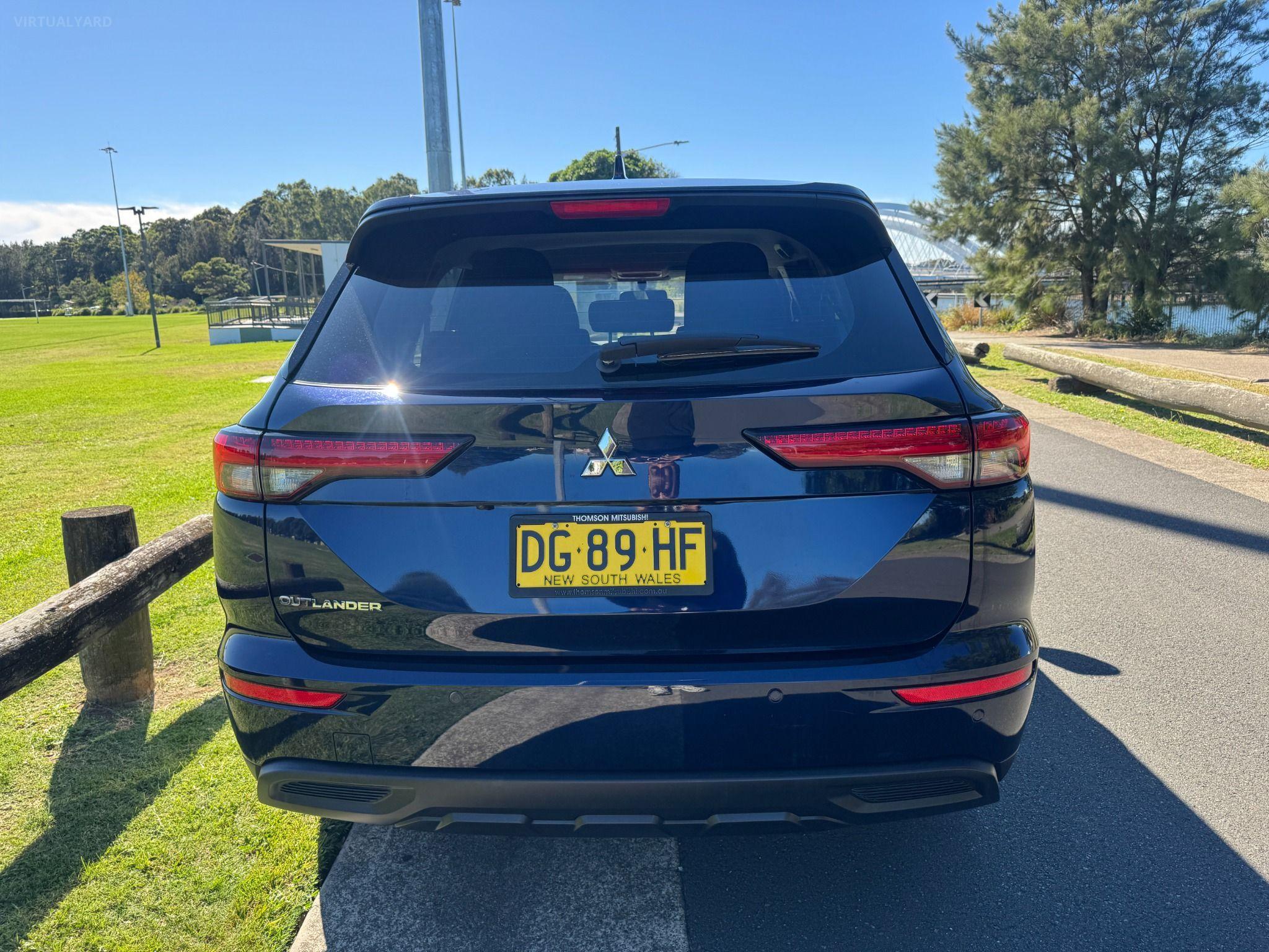 MITSUBISHI OUTLANDER