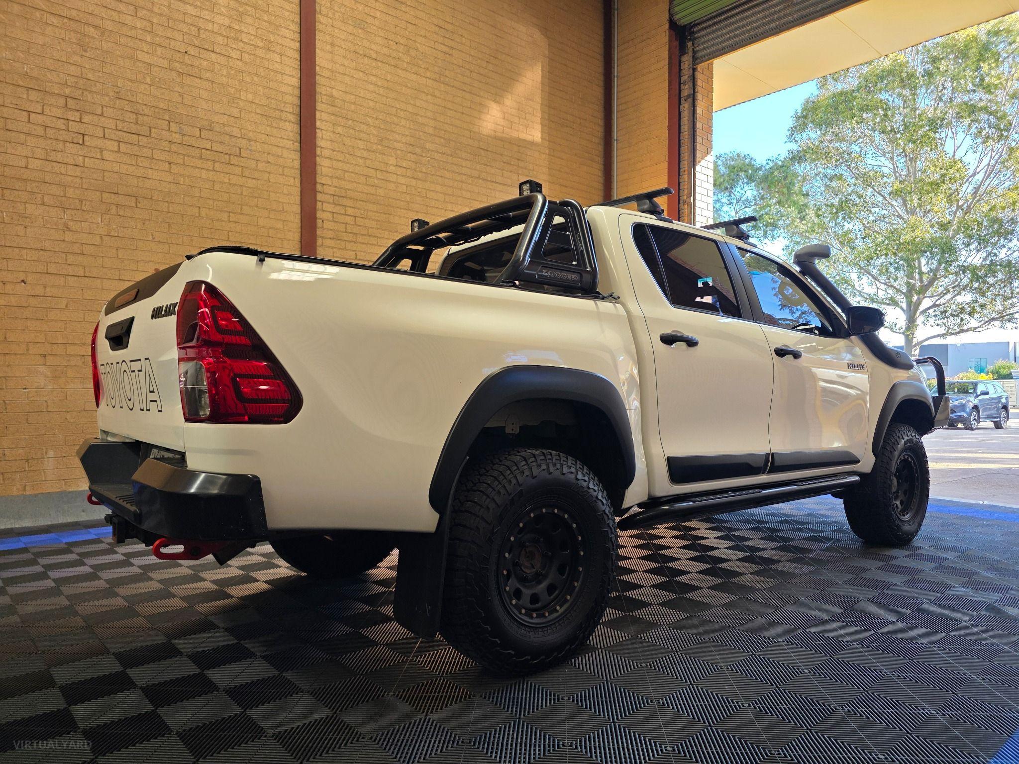 TOYOTA HILUX