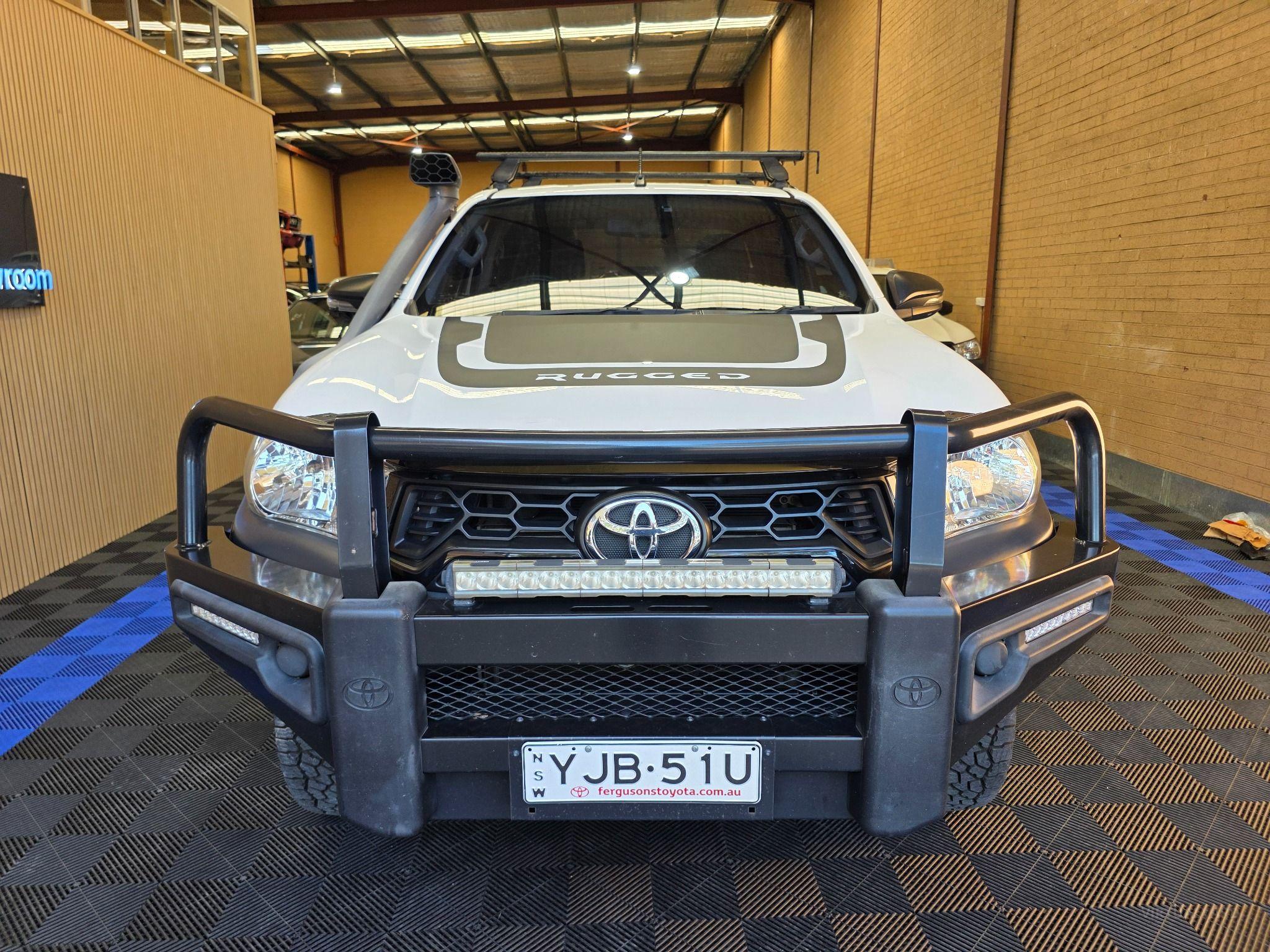 TOYOTA HILUX