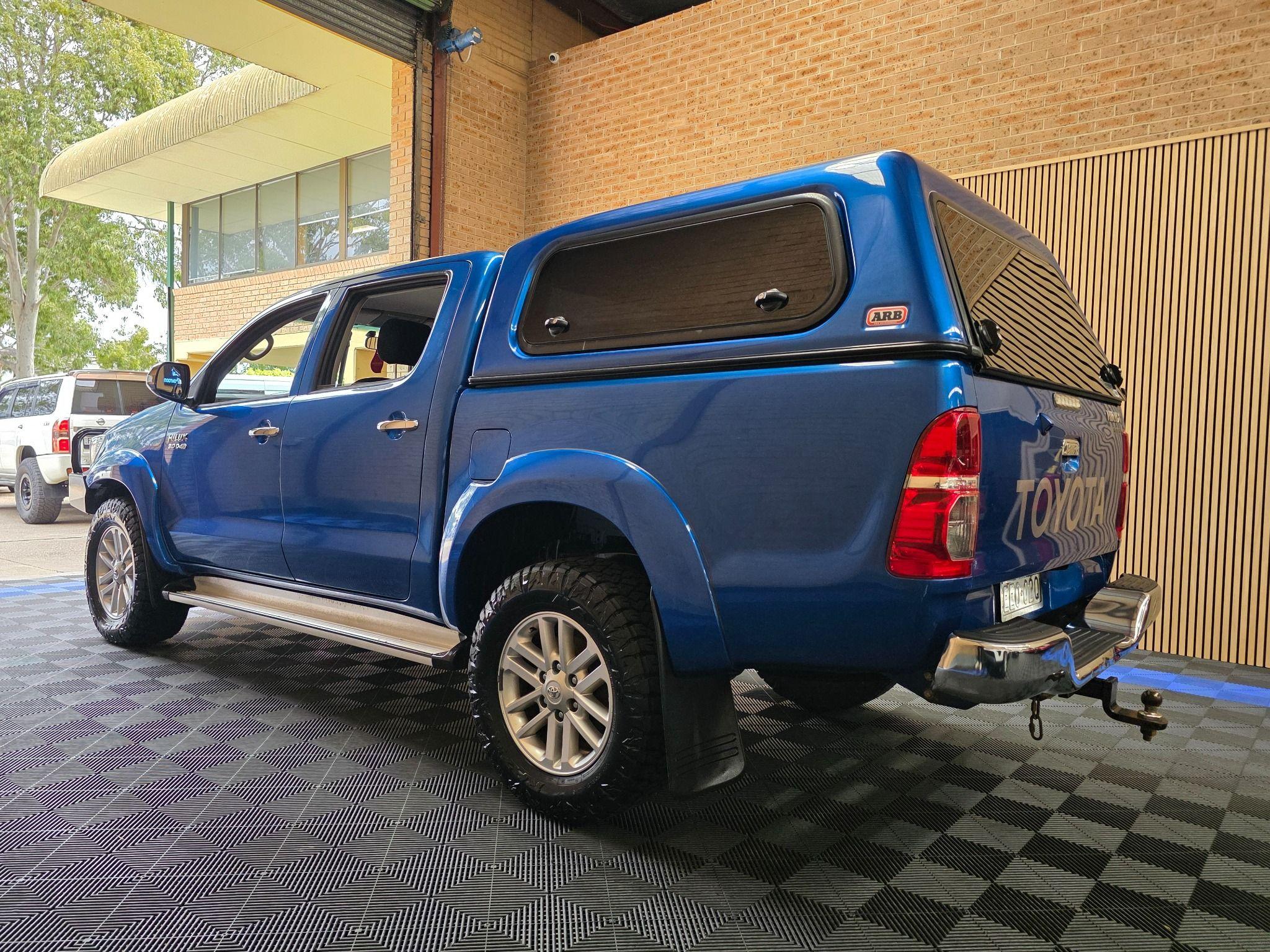 TOYOTA HILUX