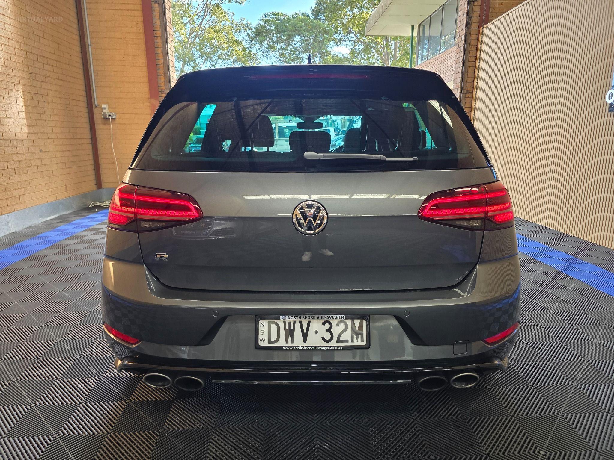 VOLKSWAGEN GOLF
