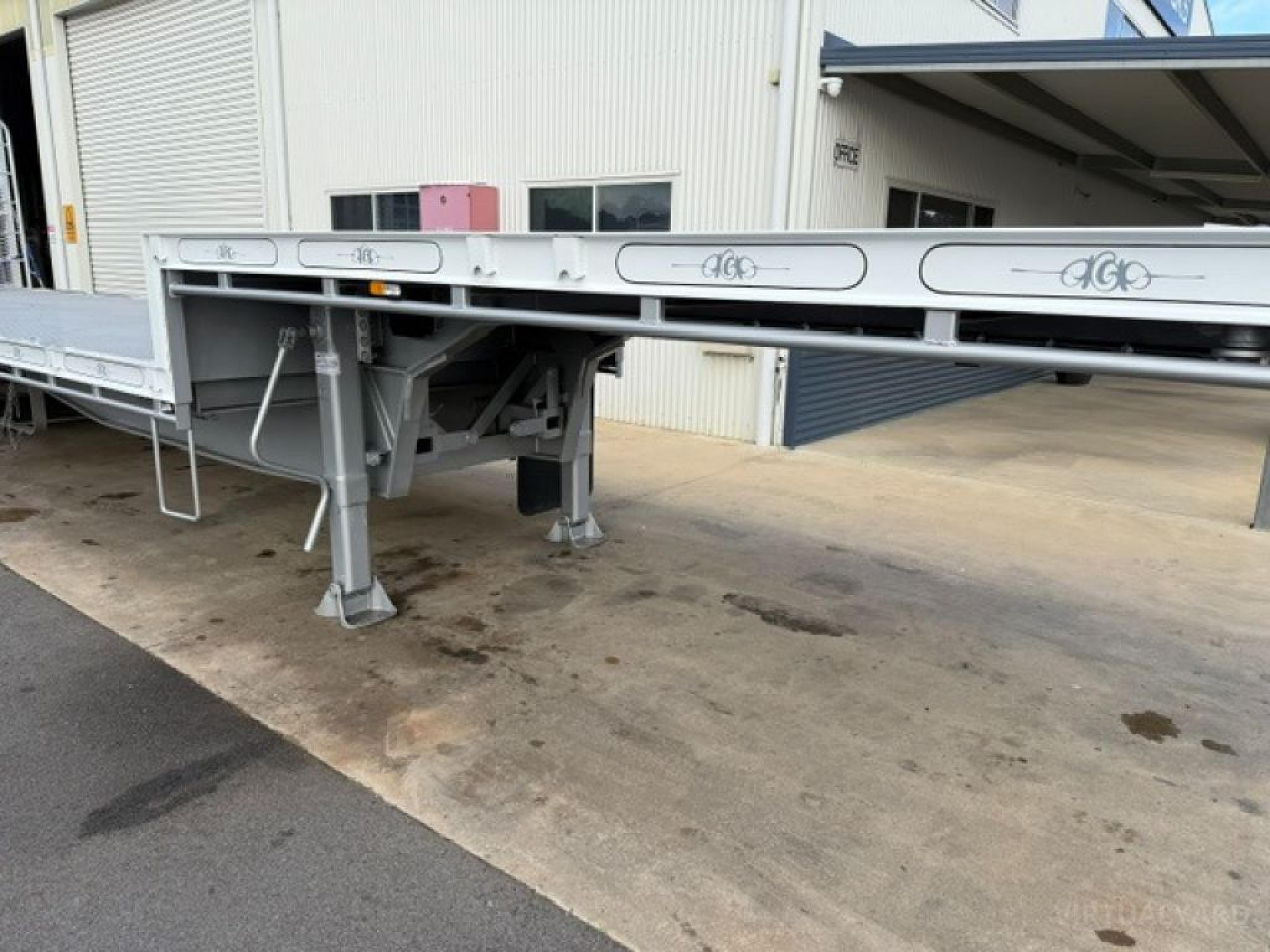 FREIGHTMASTER 45 TRI-AXLE DROP DECK