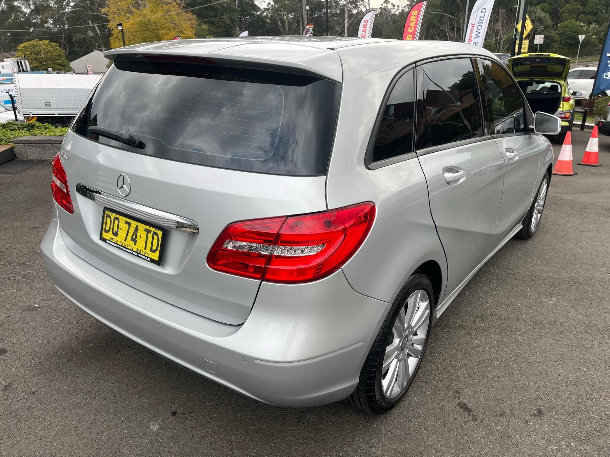 MERCEDES-BENZ B180