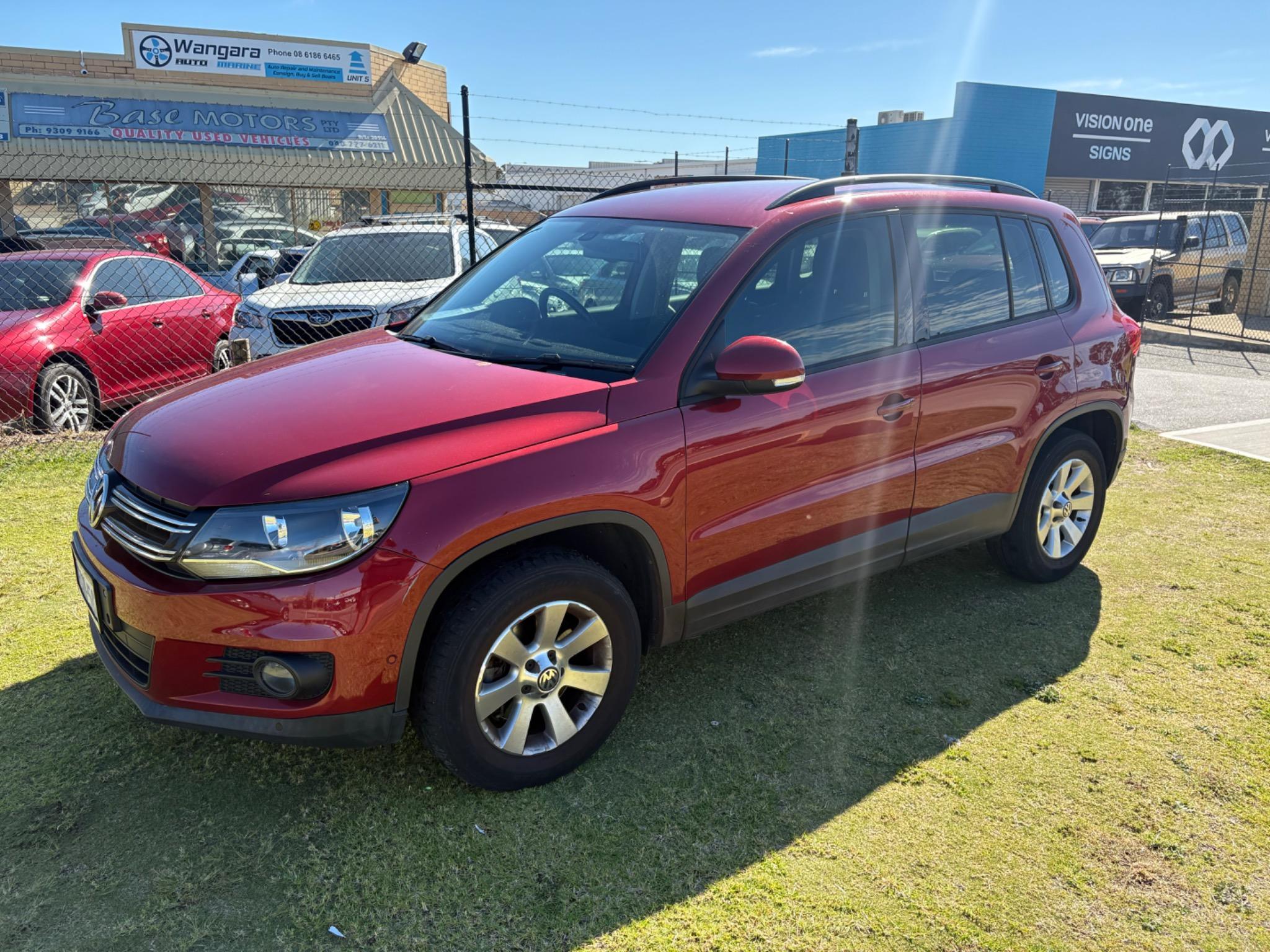 VOLKSWAGEN TIGUAN
