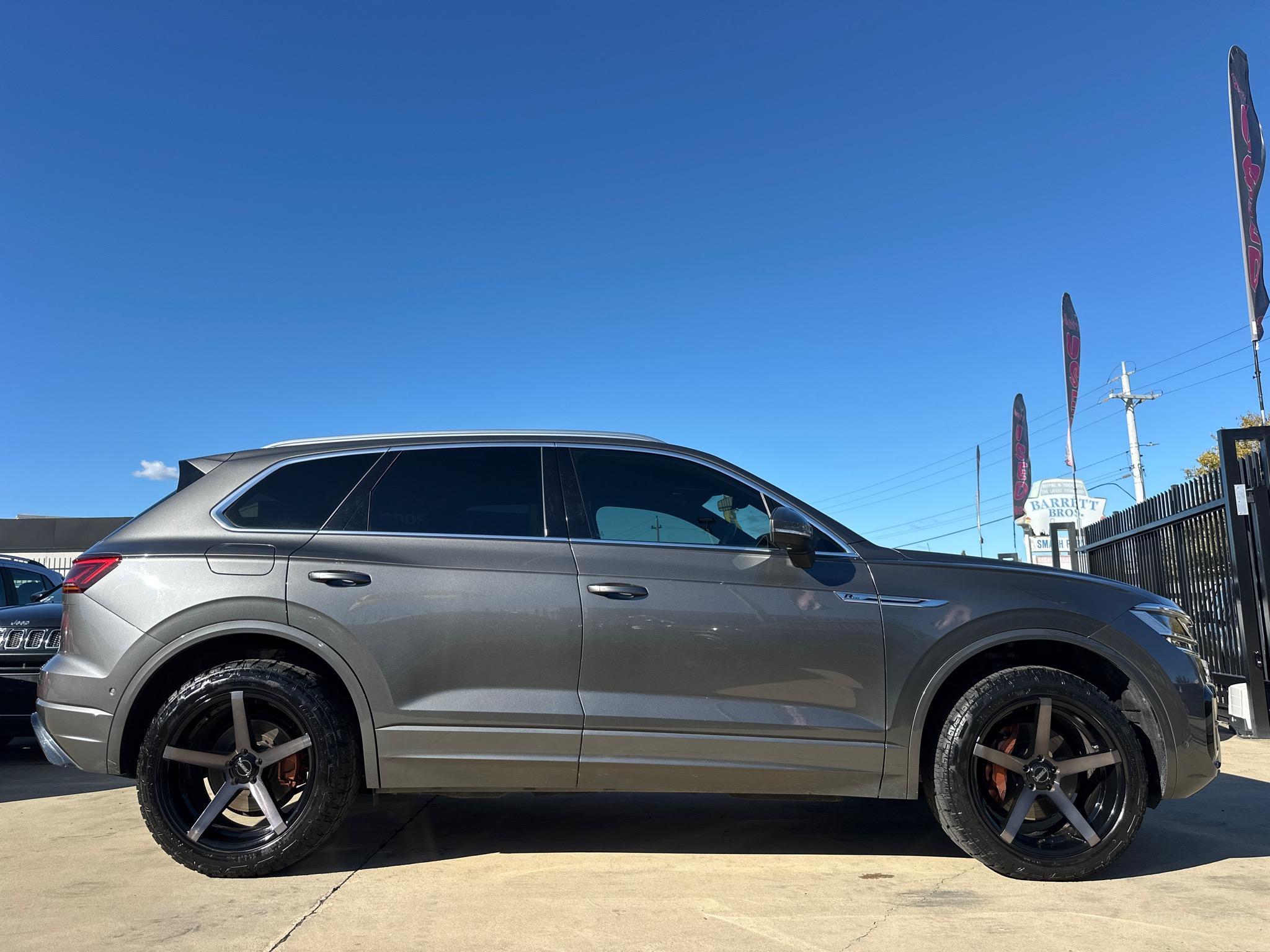 VOLKSWAGEN TOUAREG