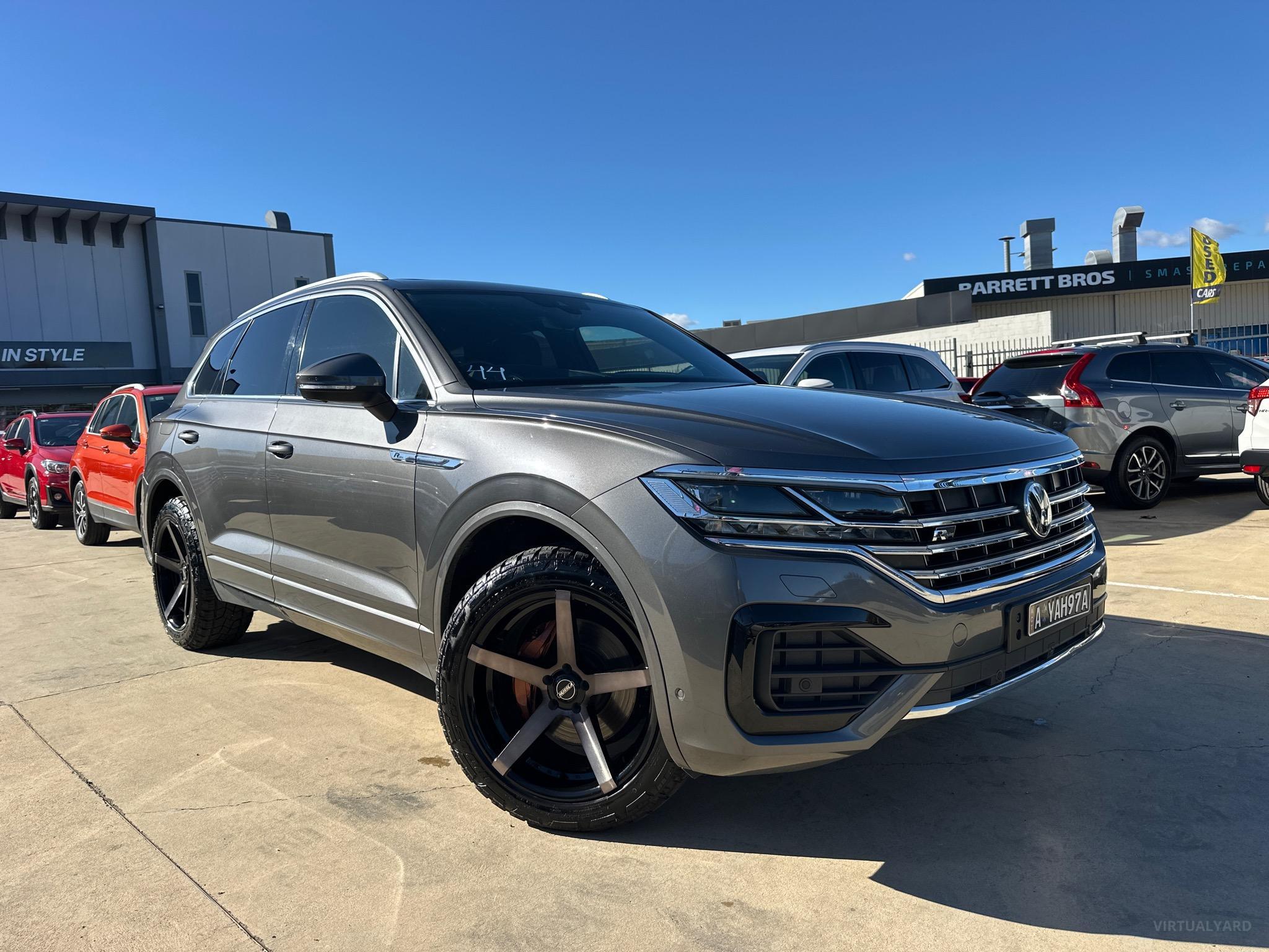 VOLKSWAGEN TOUAREG