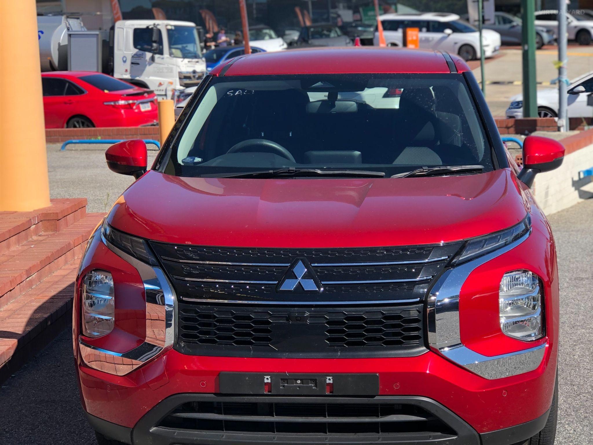 MITSUBISHI OUTLANDER