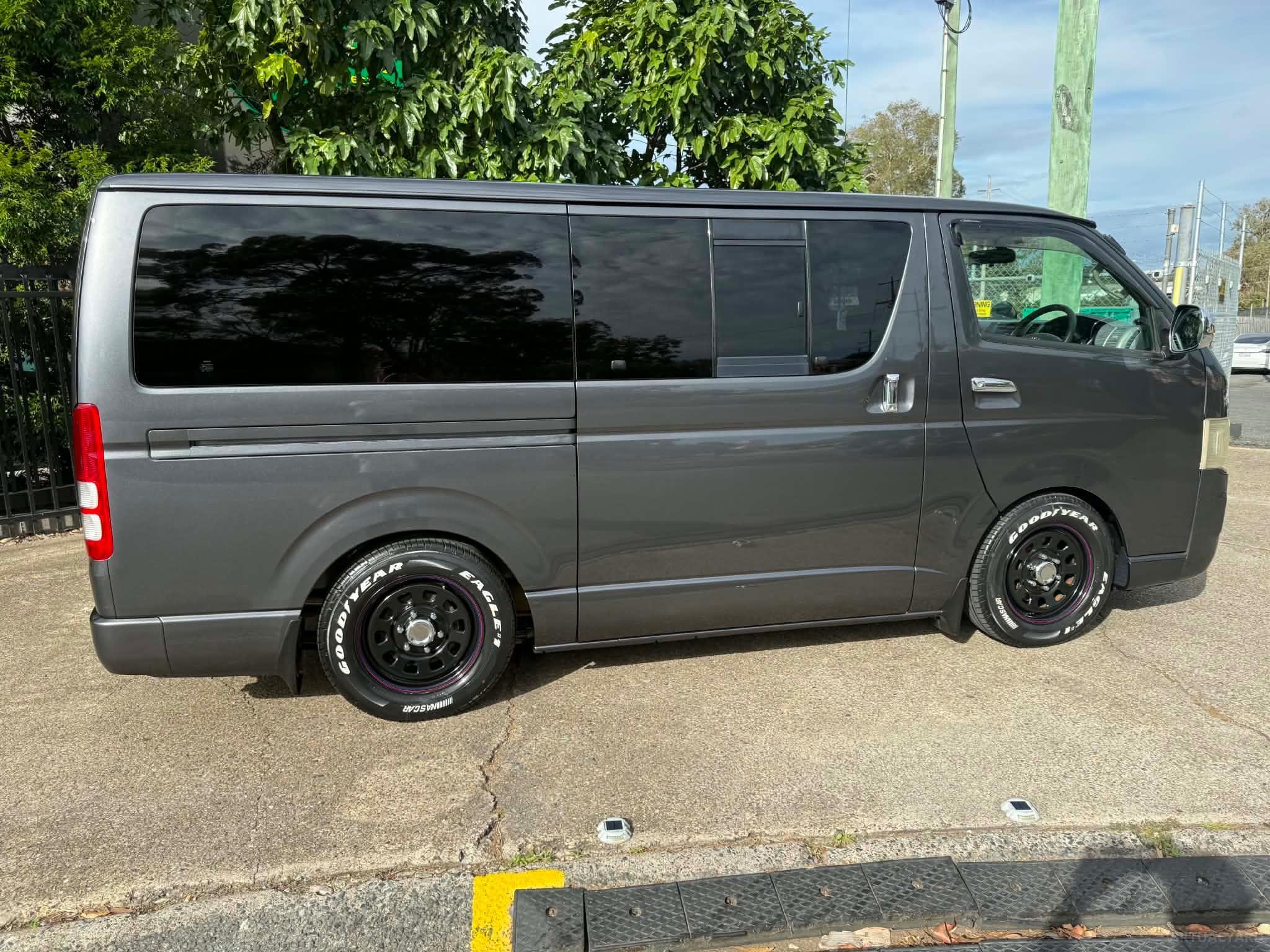 TOYOTA HIACE