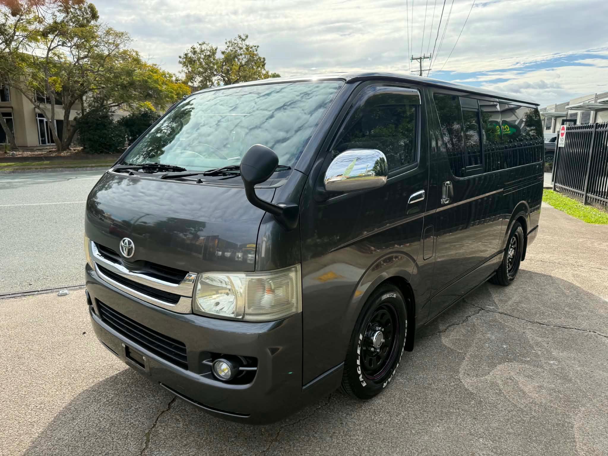 TOYOTA HIACE