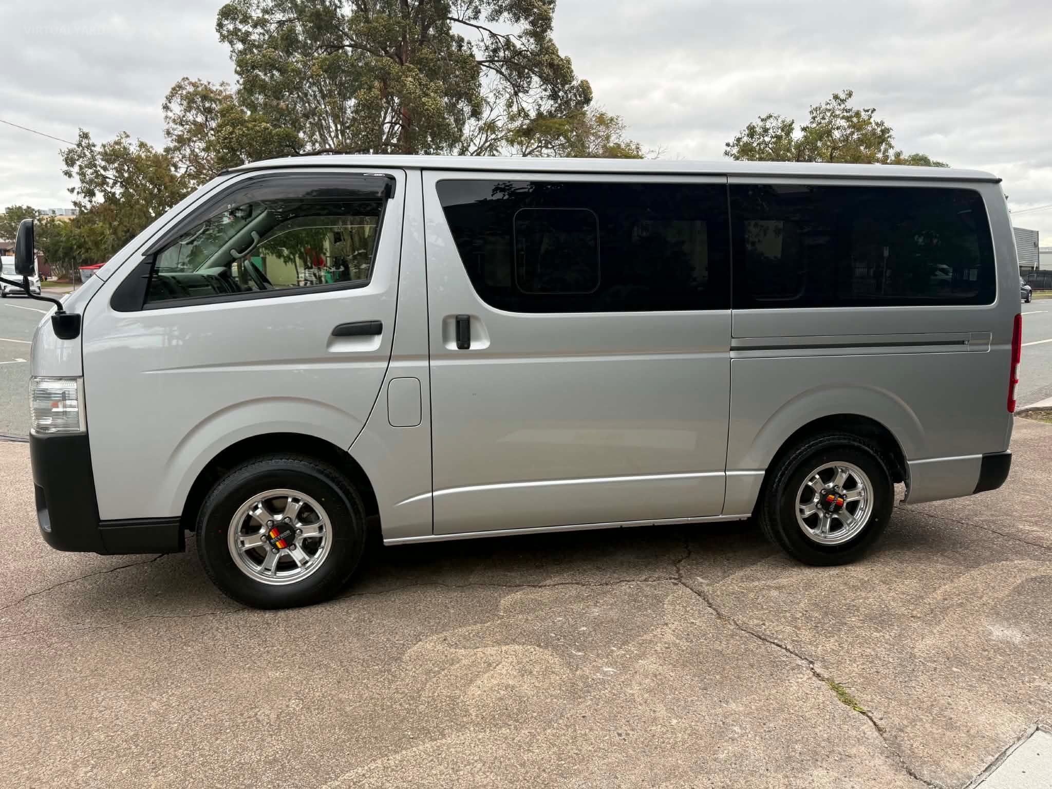 TOYOTA HIACE