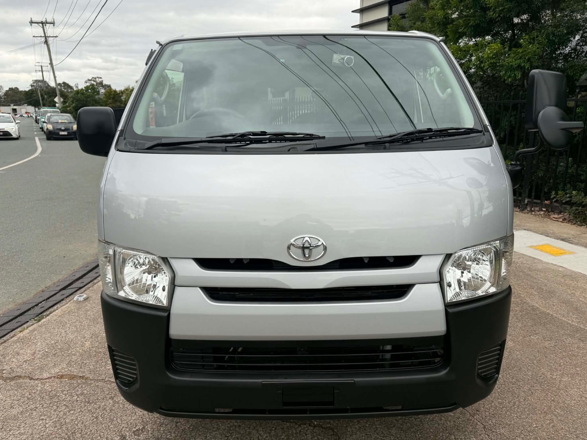 TOYOTA HIACE
