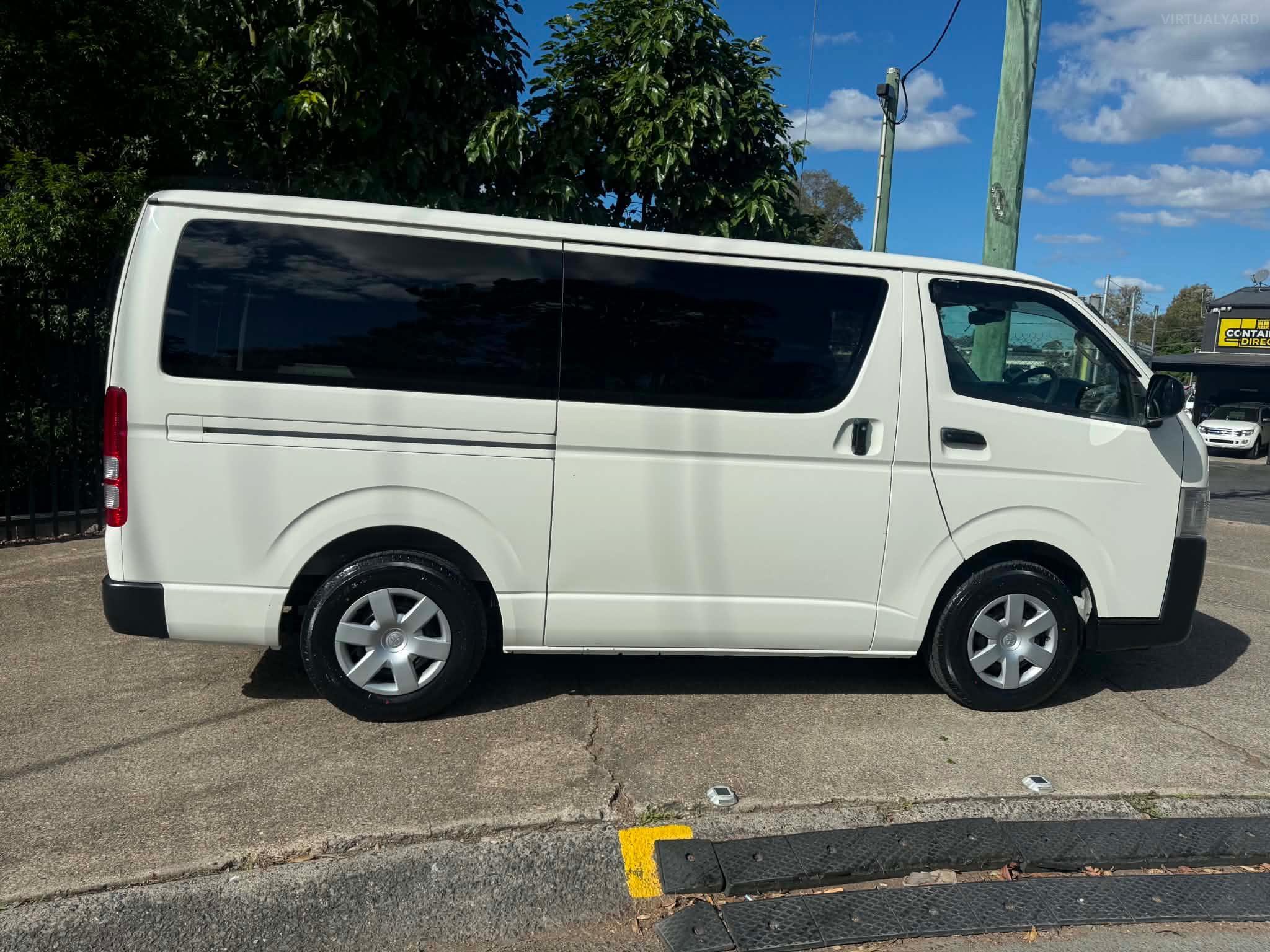 TOYOTA HIACE