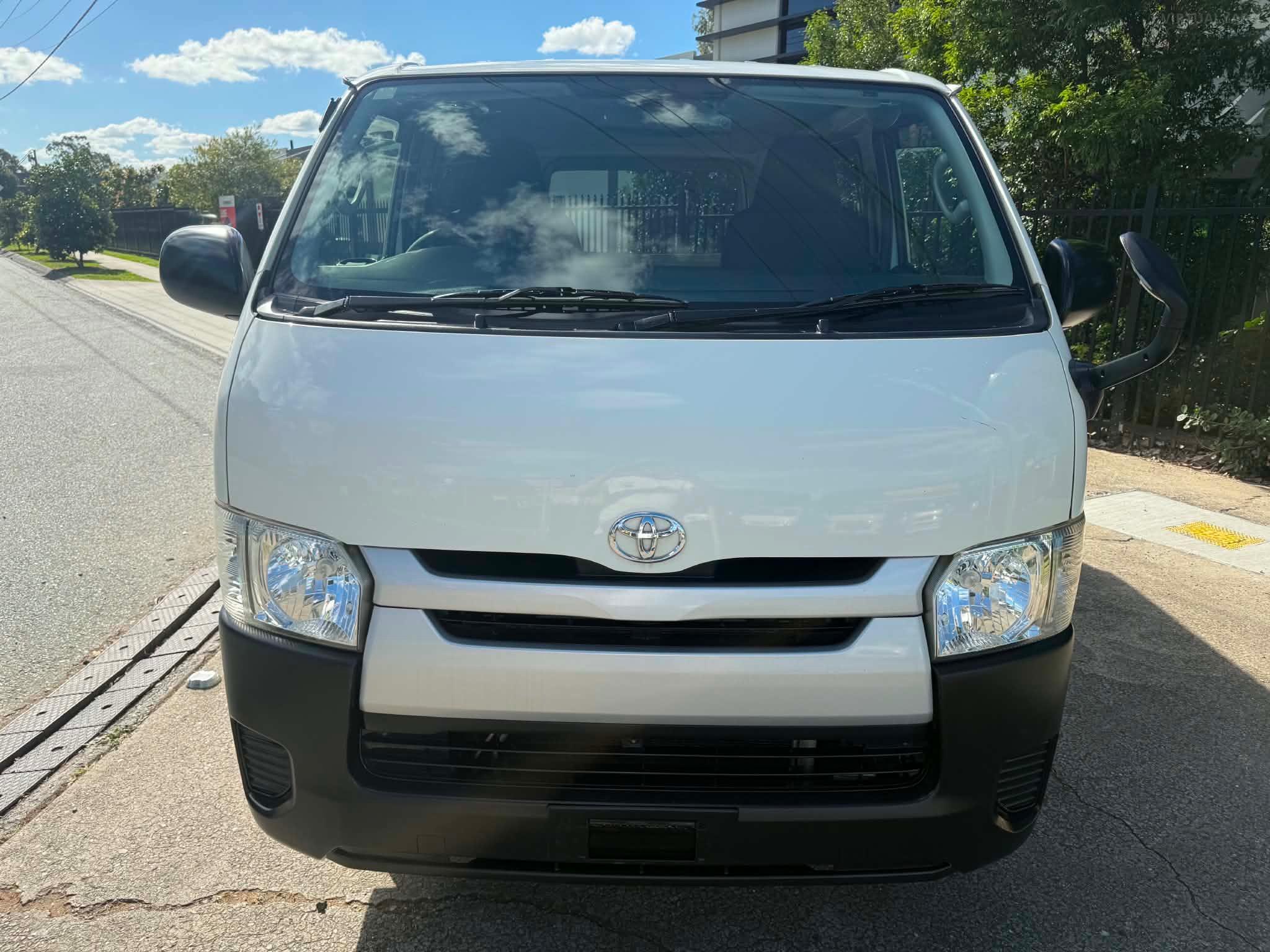 TOYOTA HIACE