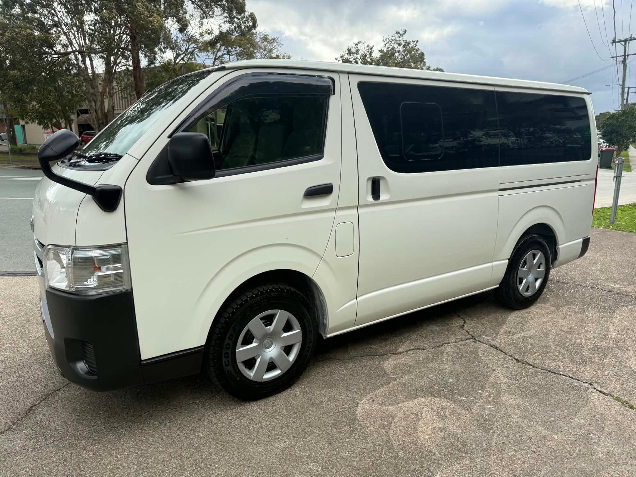 TOYOTA HIACE